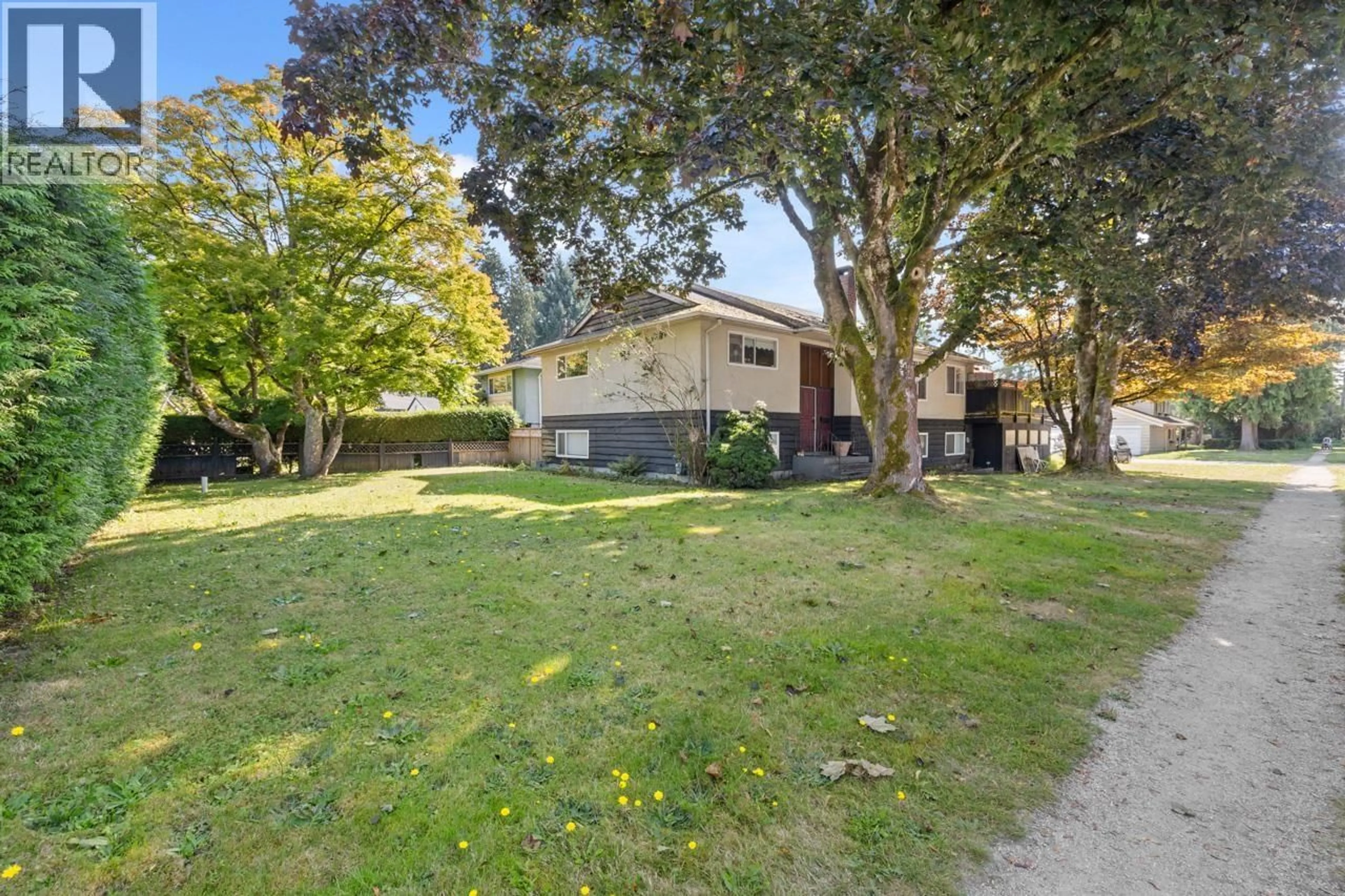 A pic from outside/outdoor area/front of a property/back of a property/a pic from drone, street for 6530 DUNBAR STREET, Vancouver British Columbia V6N1X8