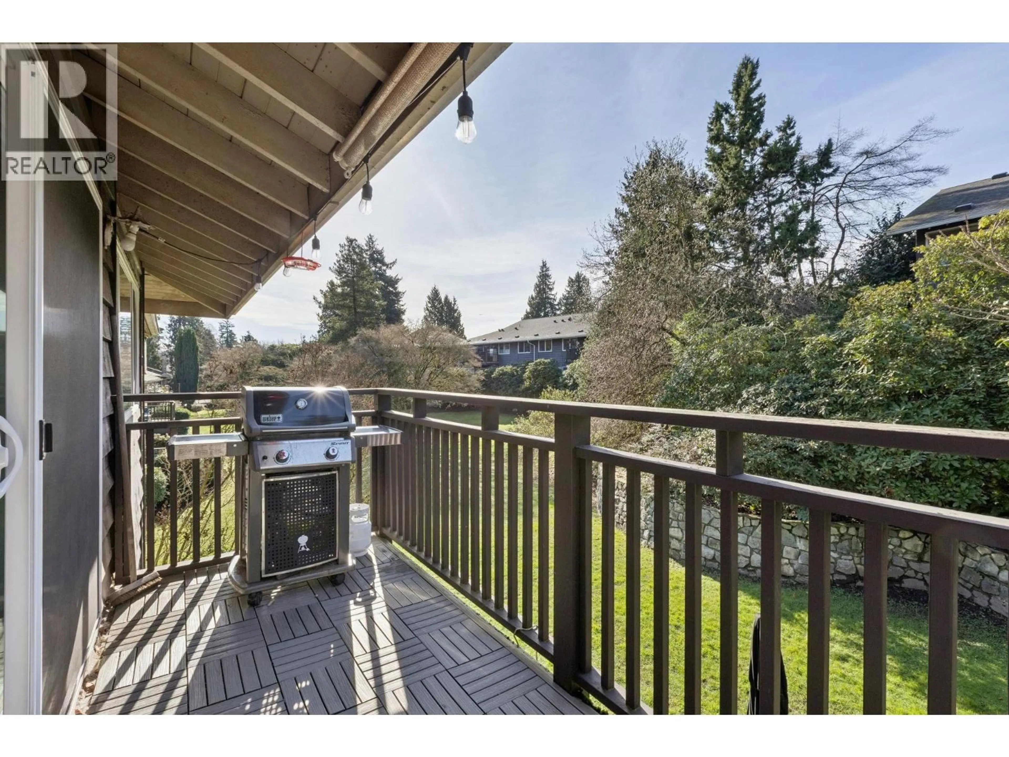 Patio, unknown for 214 - 555 28TH STREET, North Vancouver British Columbia V7N2J7