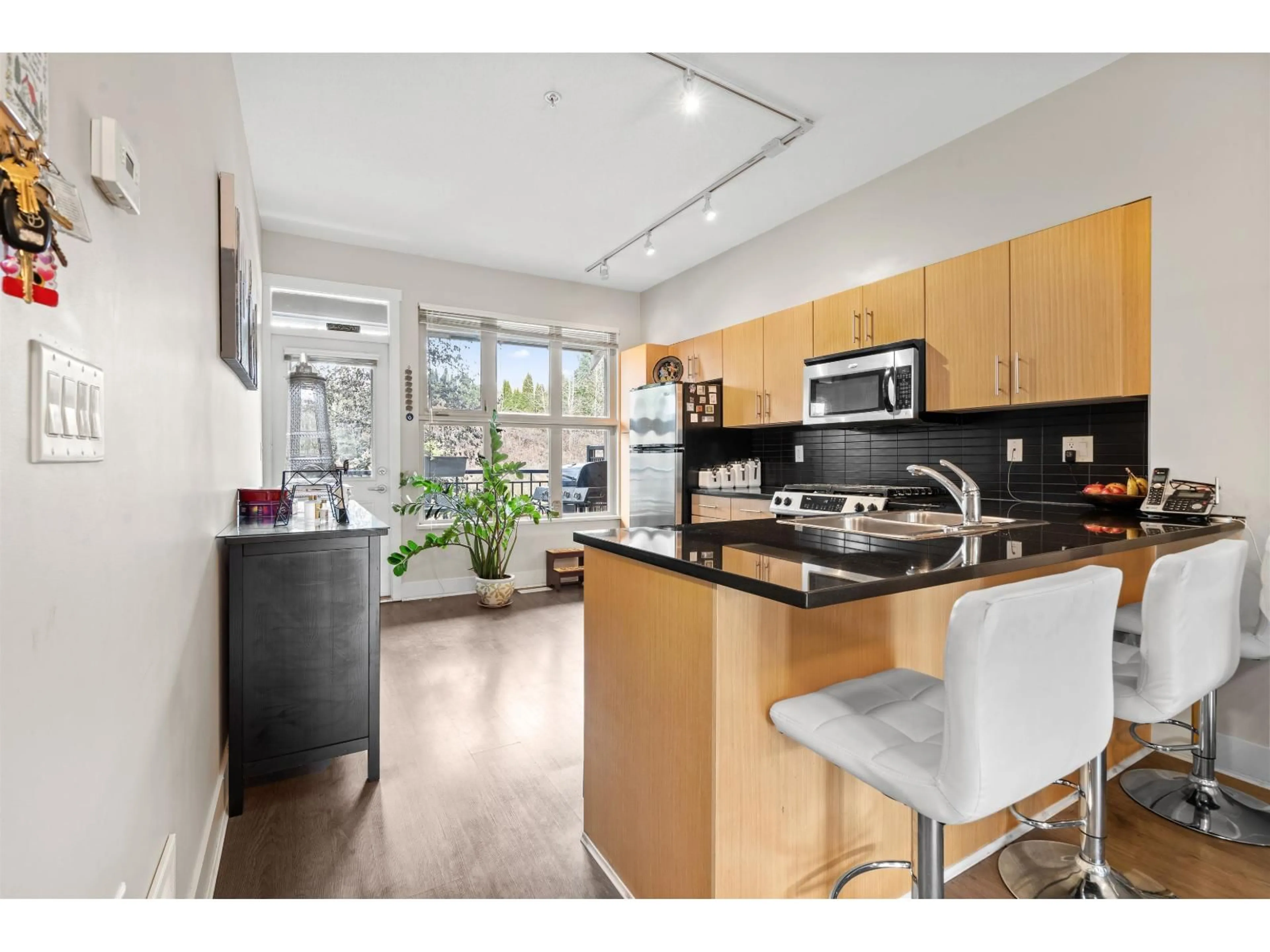 Open concept kitchen, unknown for 3 - 20326 68 AVENUE, Langley British Columbia V2Y0E3