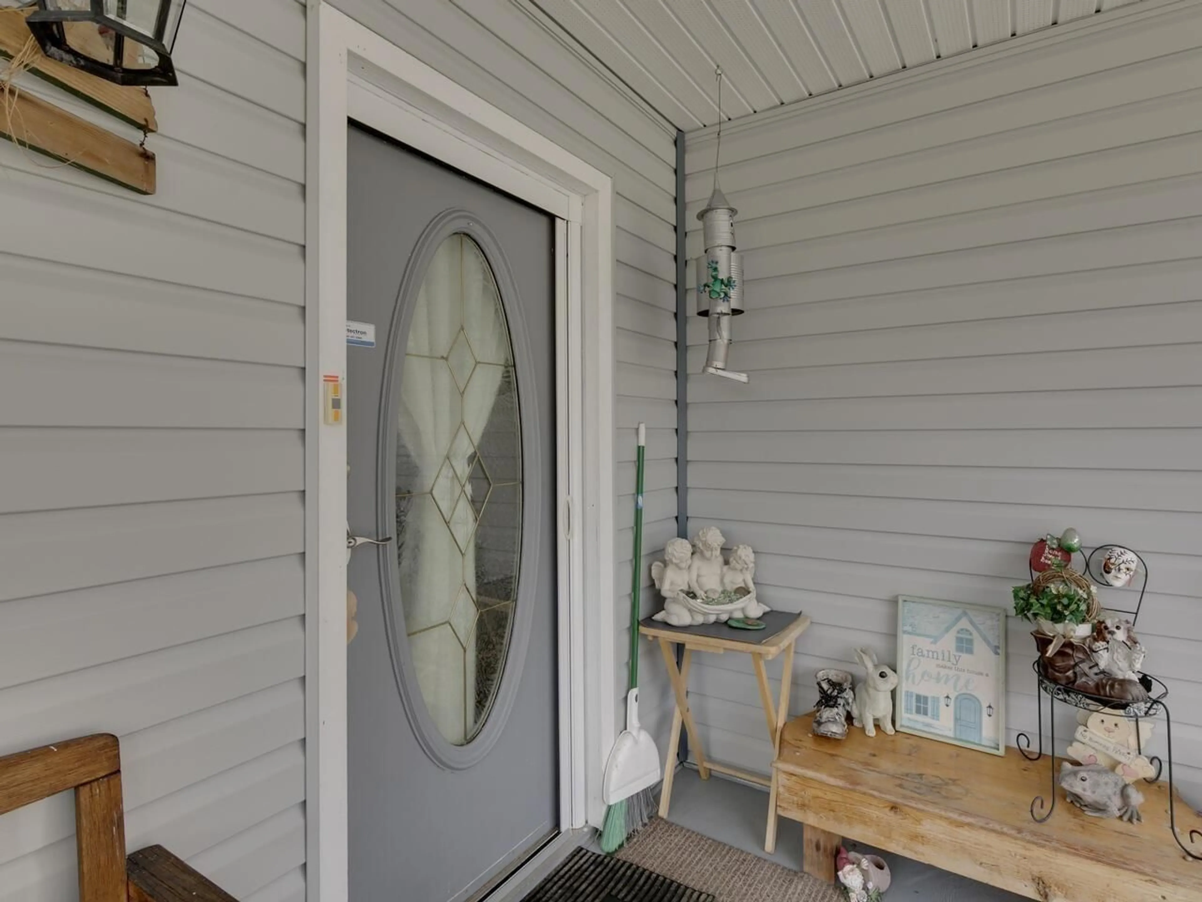 Indoor entryway for 6 - 41711 TAYLOR ROAD, Mission British Columbia V2V5X4