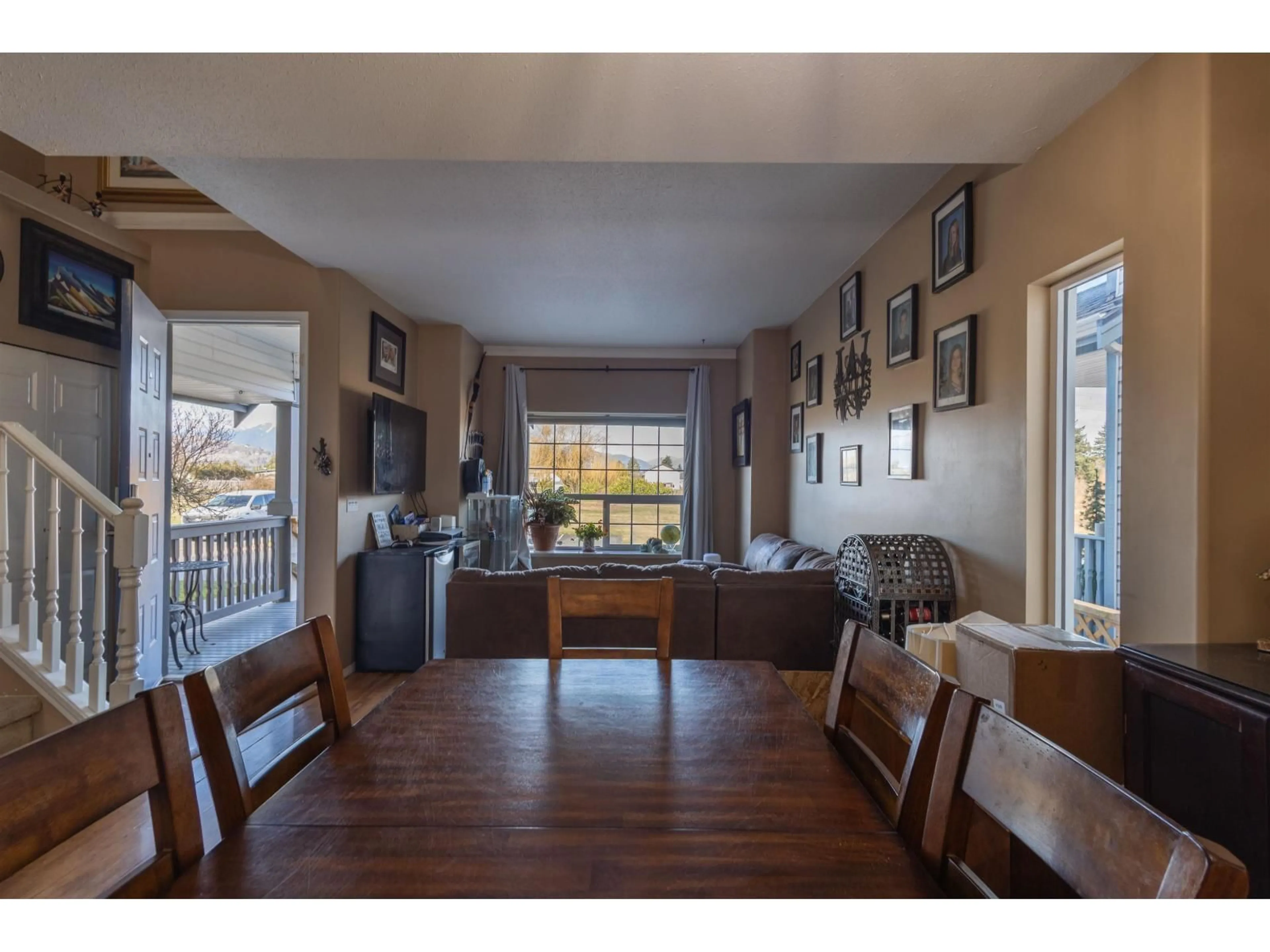 Dining room, wood/laminate floor for 12 - 45306 BALMORAL AVENUE, Chilliwack British Columbia V2R2M4