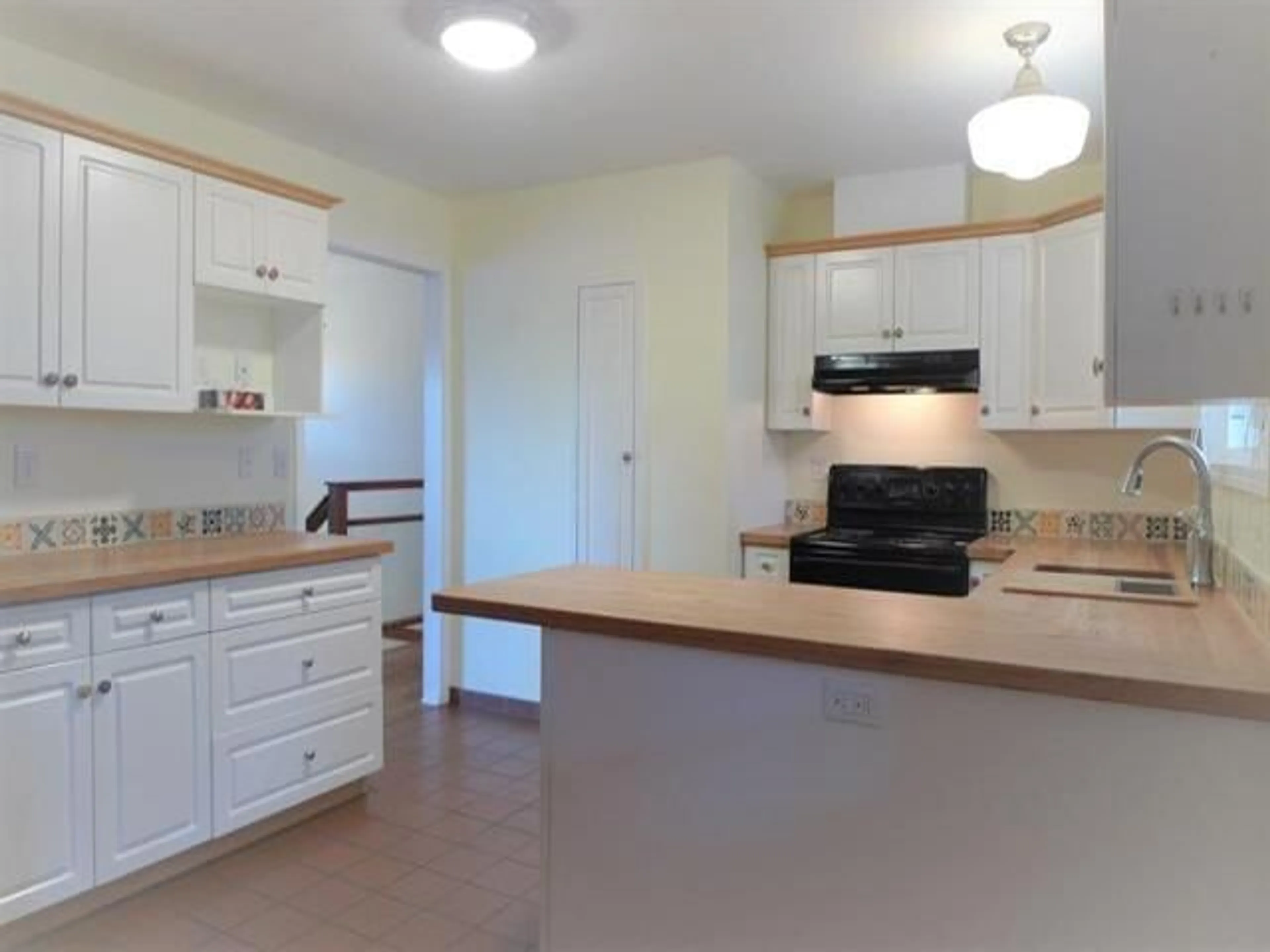 Standard kitchen, unknown for 2124 TOPAZ STREET, Abbotsford British Columbia V2T3W6