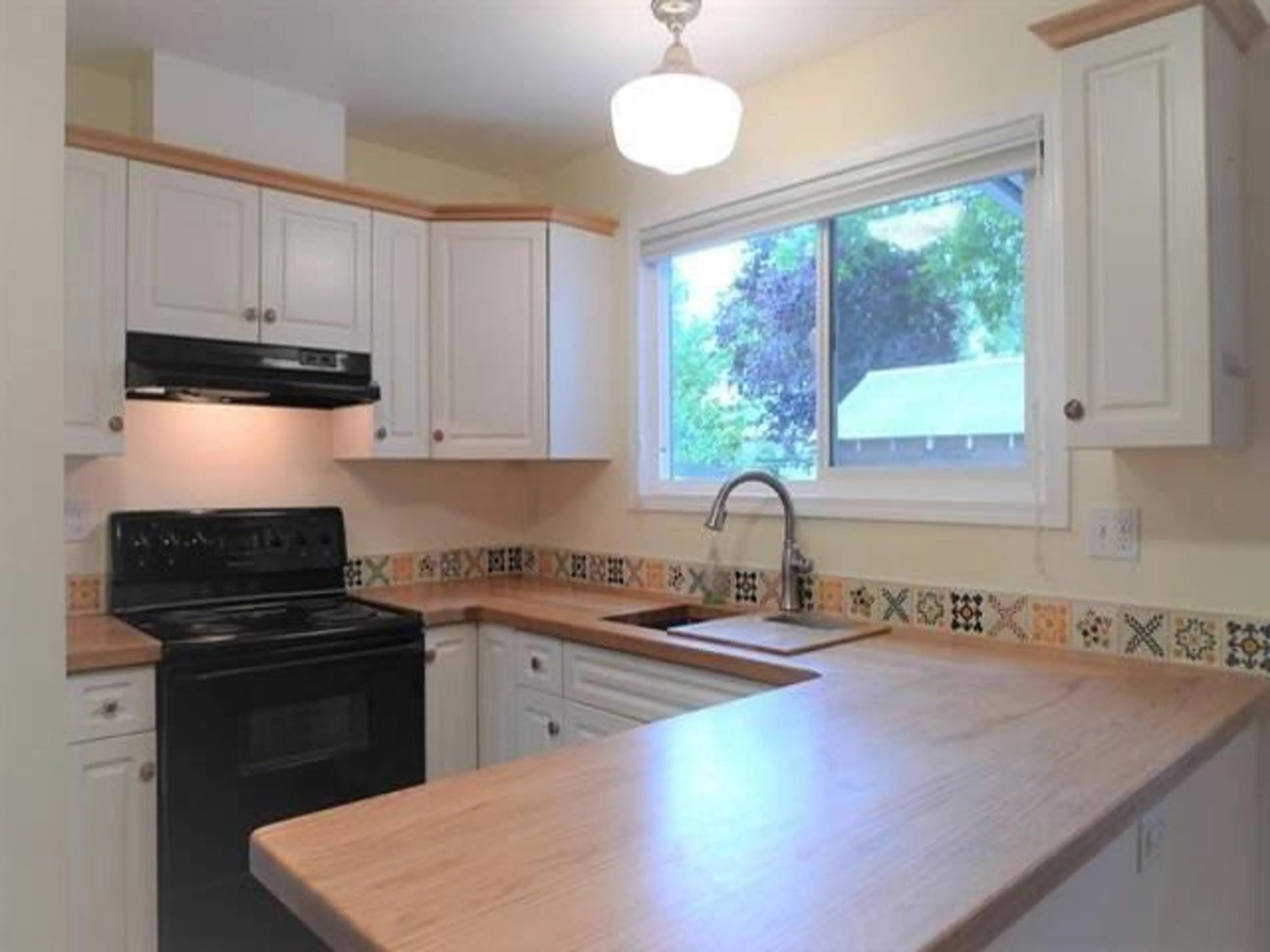Standard kitchen, unknown for 2124 TOPAZ STREET, Abbotsford British Columbia V2T3W6