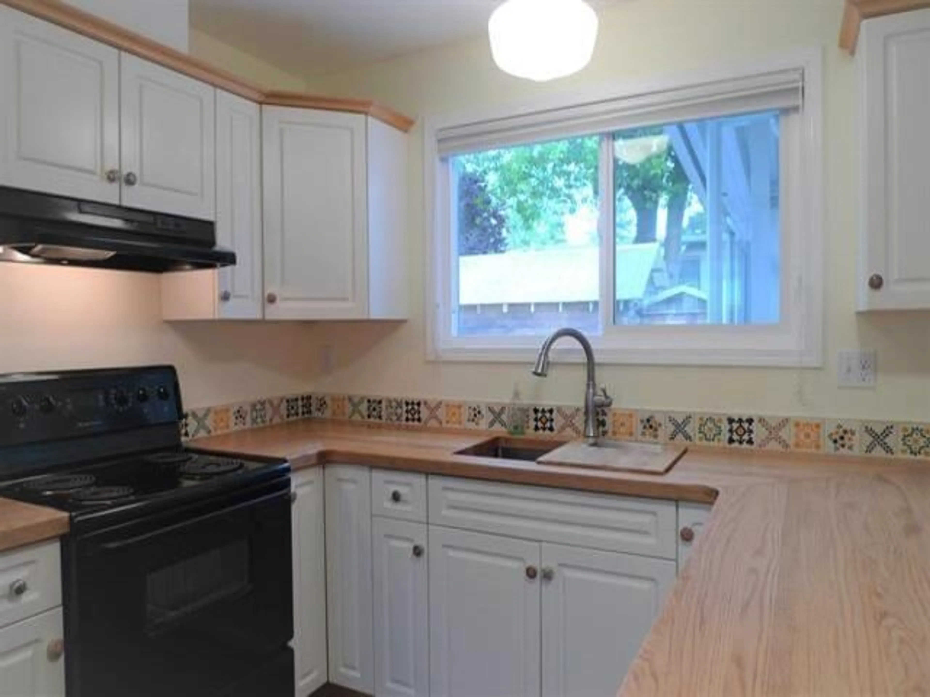 Standard kitchen, unknown for 2124 TOPAZ STREET, Abbotsford British Columbia V2T3W6