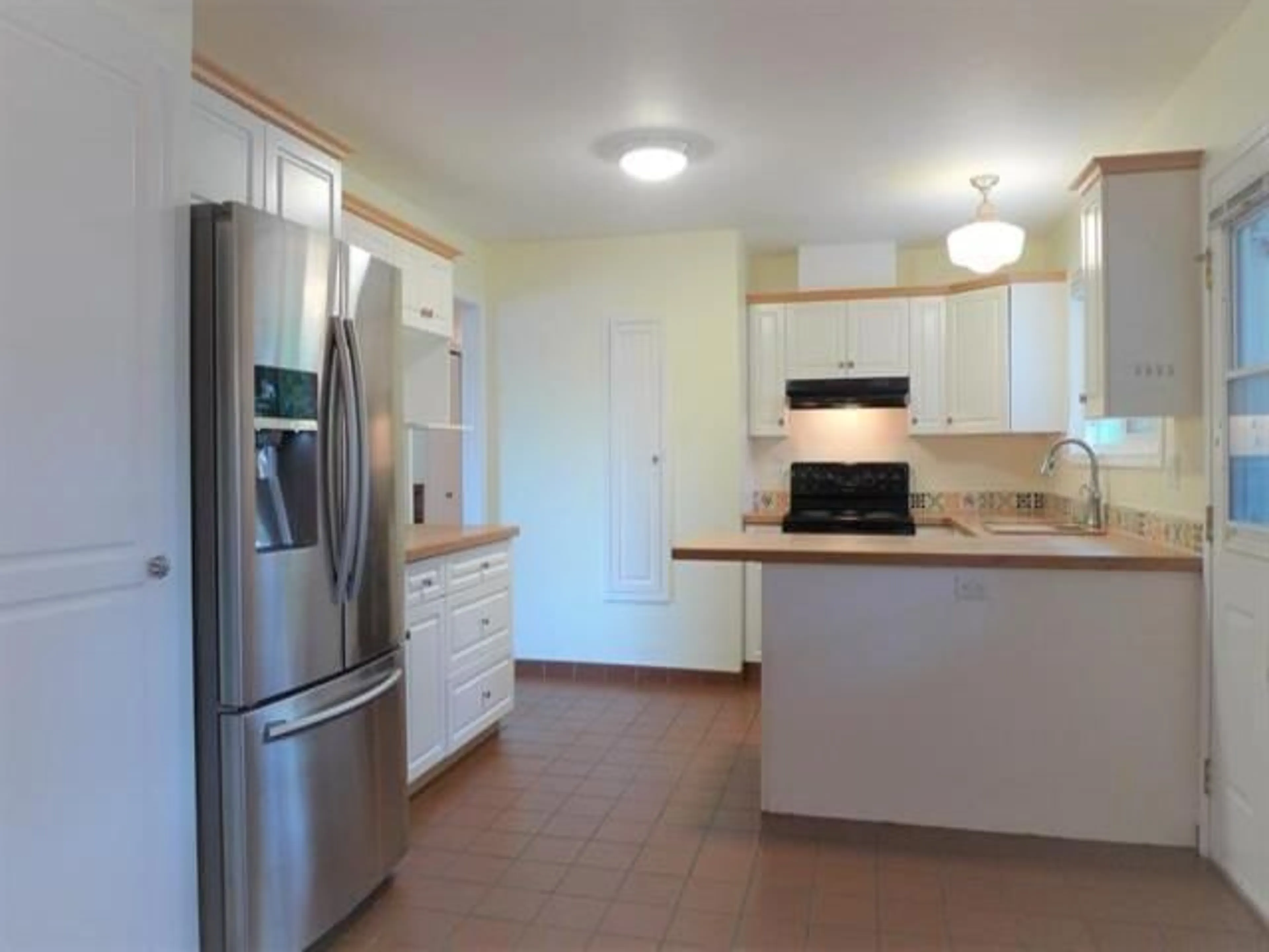 Standard kitchen, ceramic/tile floor for 2124 TOPAZ STREET, Abbotsford British Columbia V2T3W6