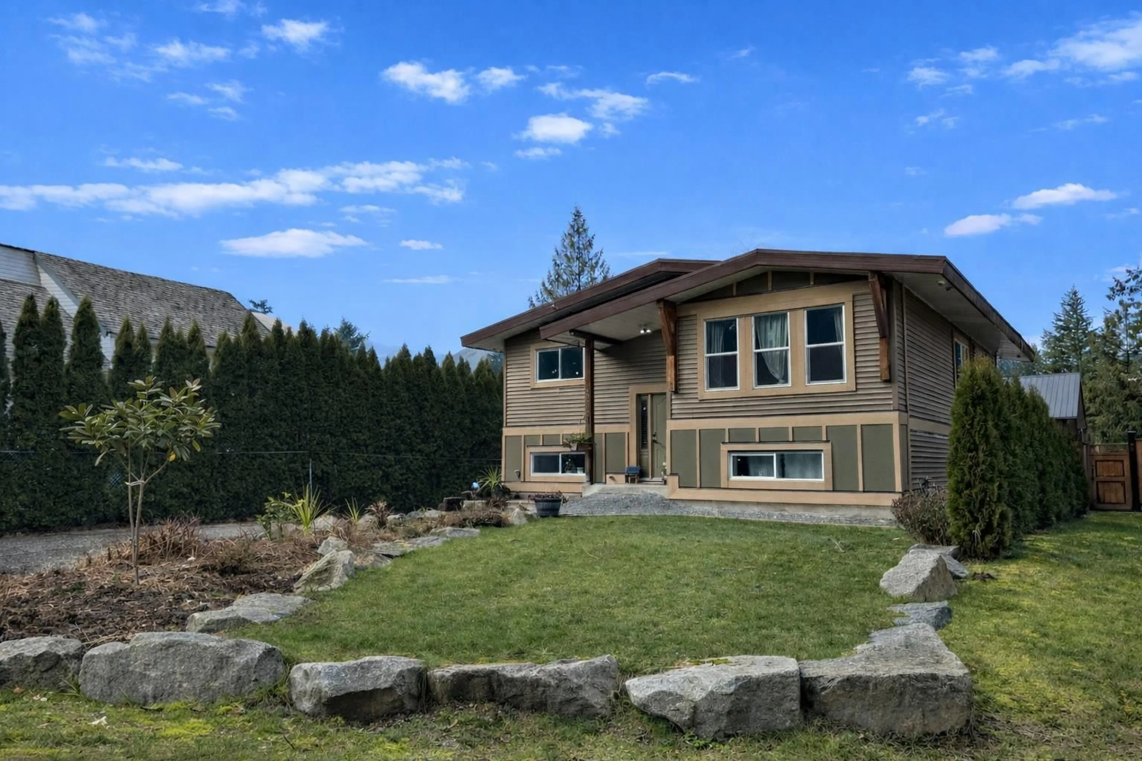 Home with vinyl exterior material, mountain view for 63895 OLD YALE ROAD, Hope British Columbia V0X1L2