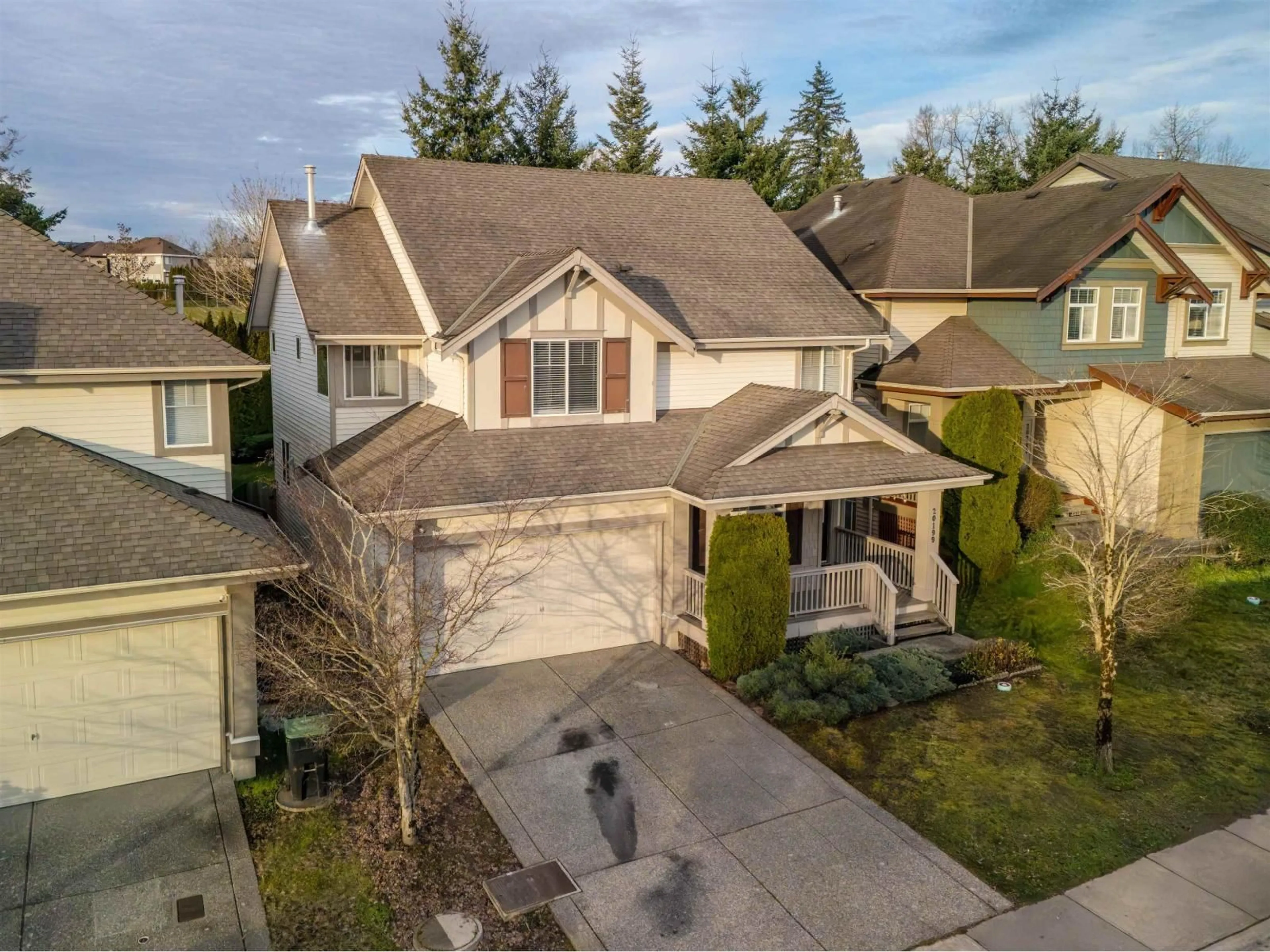 A pic from outside/outdoor area/front of a property/back of a property/a pic from drone, street for 20199 70A AVENUE, Langley British Columbia V2Y2Y6