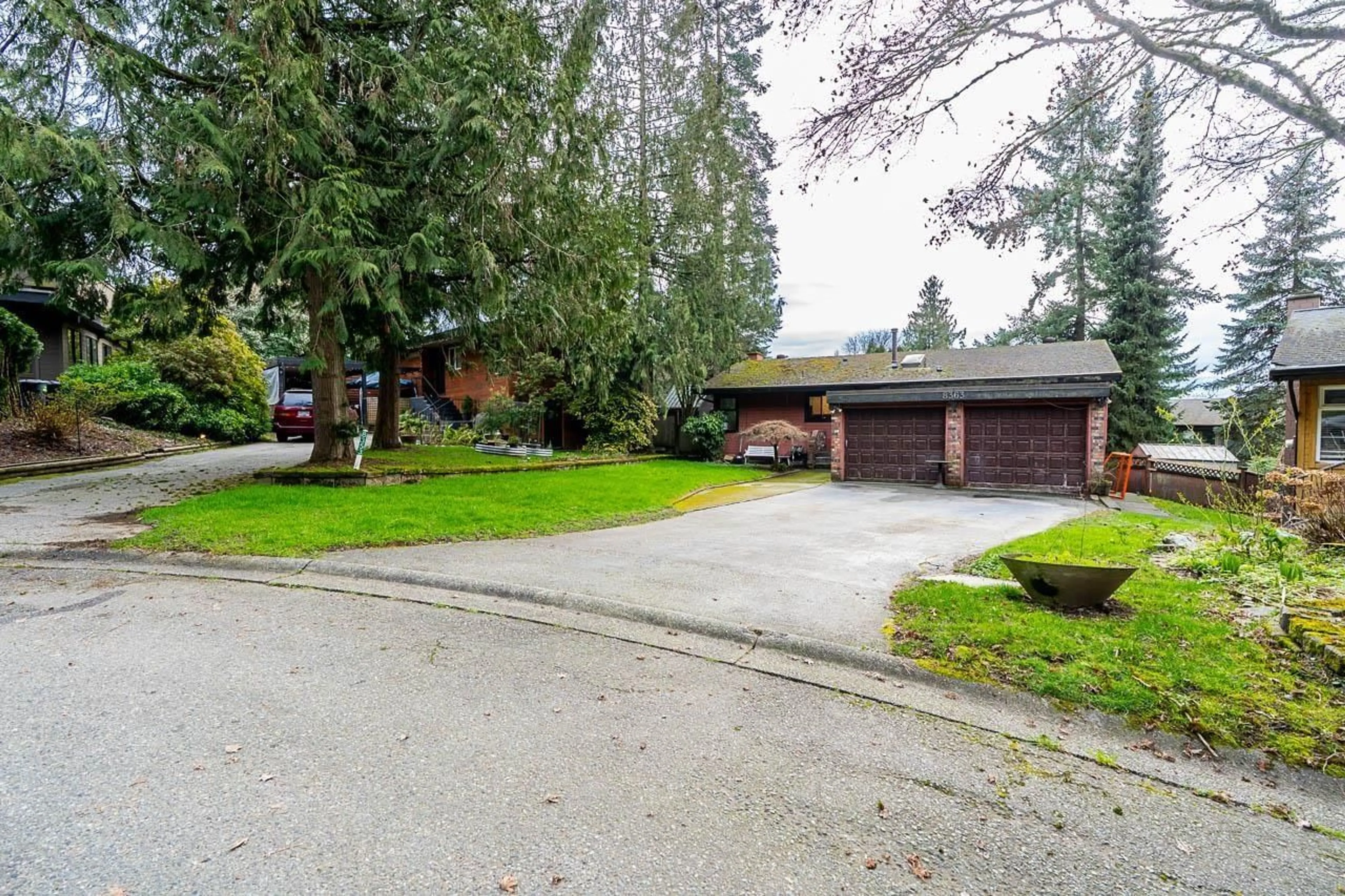 A pic from outside/outdoor area/front of a property/back of a property/a pic from drone, street for 8363 ARBOUR PLACE, Delta British Columbia V4H7H4