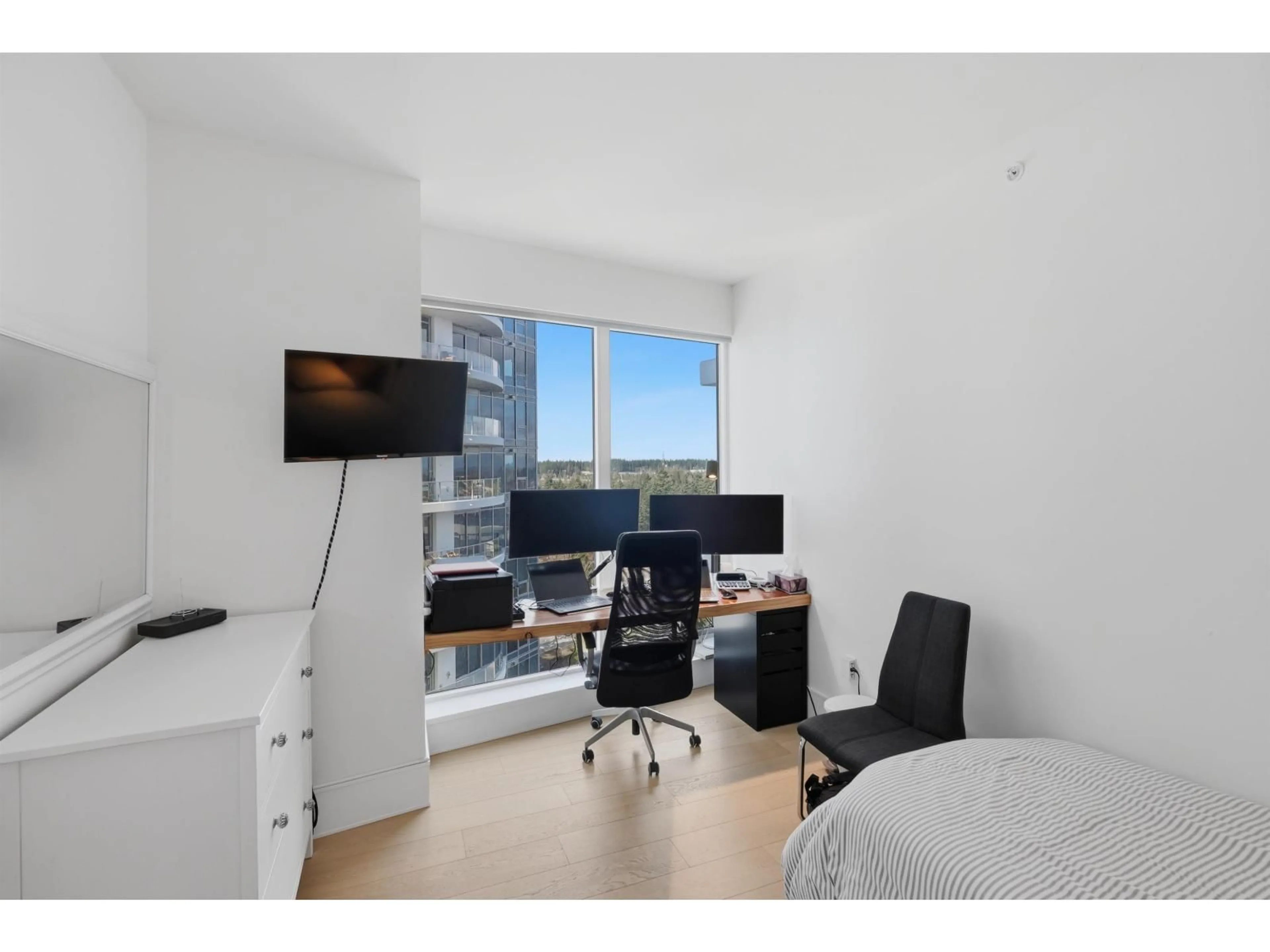 A pic of a room for 1403 - 1501 FOSTER STREET, White Rock British Columbia V4B0C3