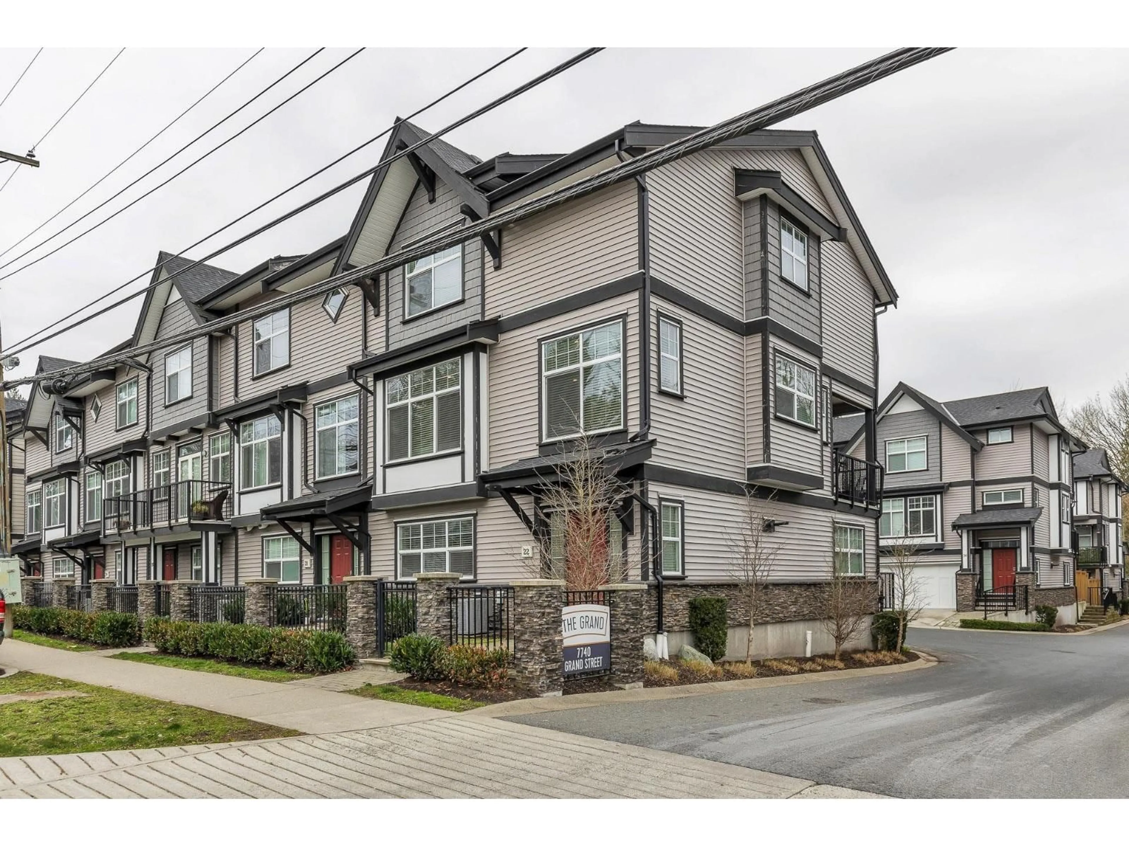 Home with vinyl exterior material, street for 22 - 7740 GRAND STREET, Mission British Columbia V2V3T3