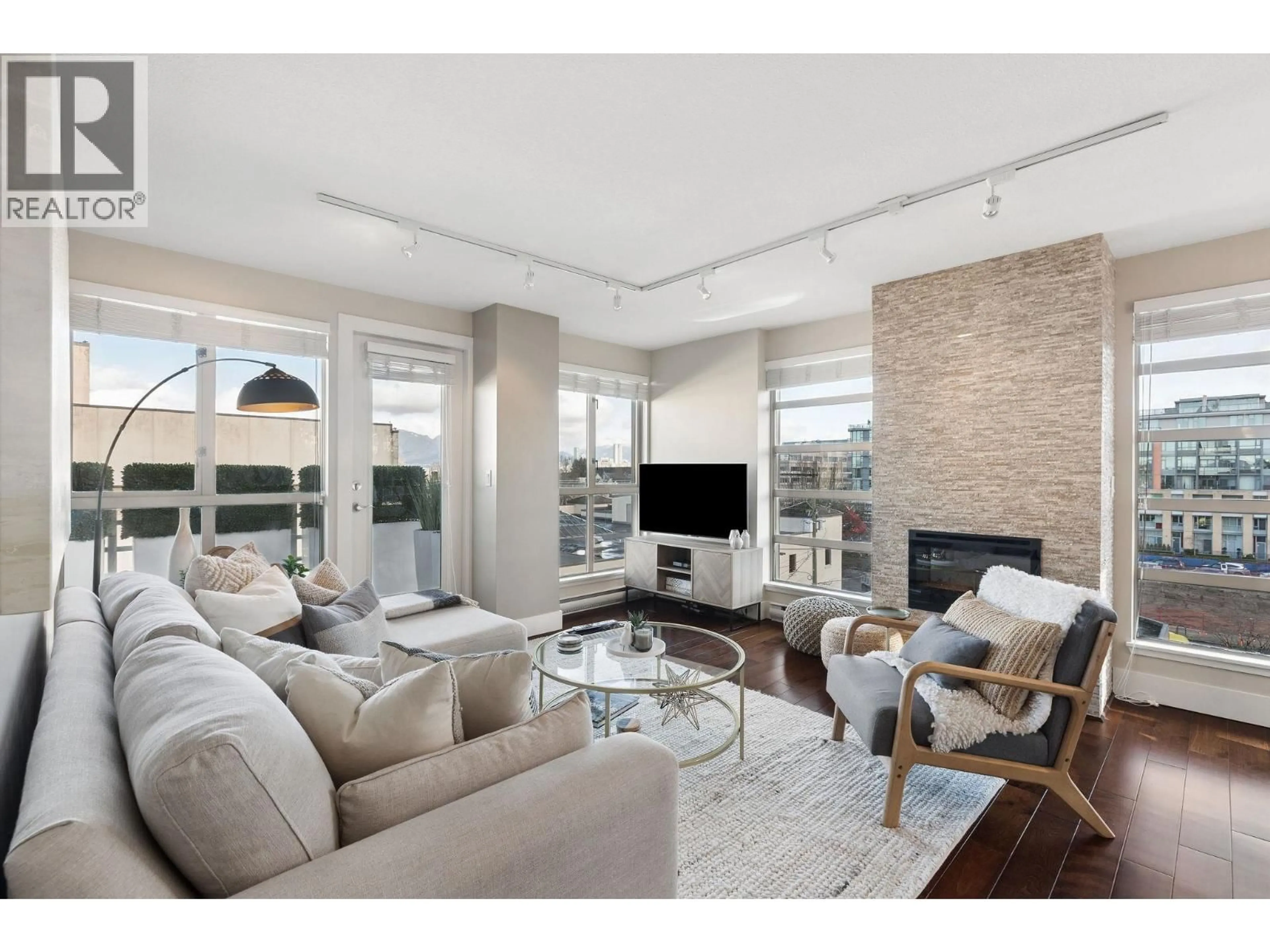 Living room with furniture, unknown for 706 - 2137 10TH AVENUE, Vancouver British Columbia V6K4W4