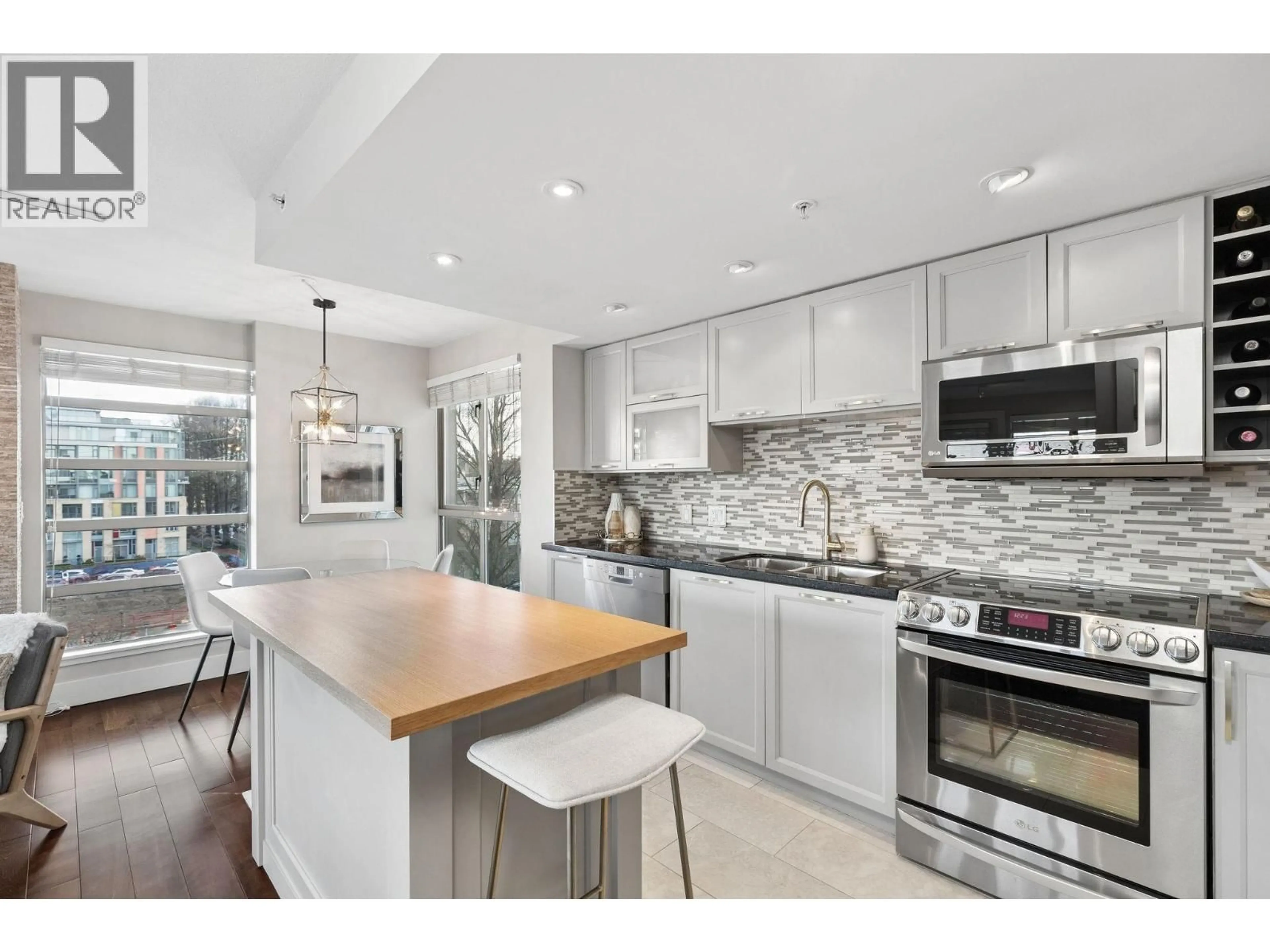 Open concept kitchen, ceramic/tile floor for 706 - 2137 10TH AVENUE, Vancouver British Columbia V6K4W4