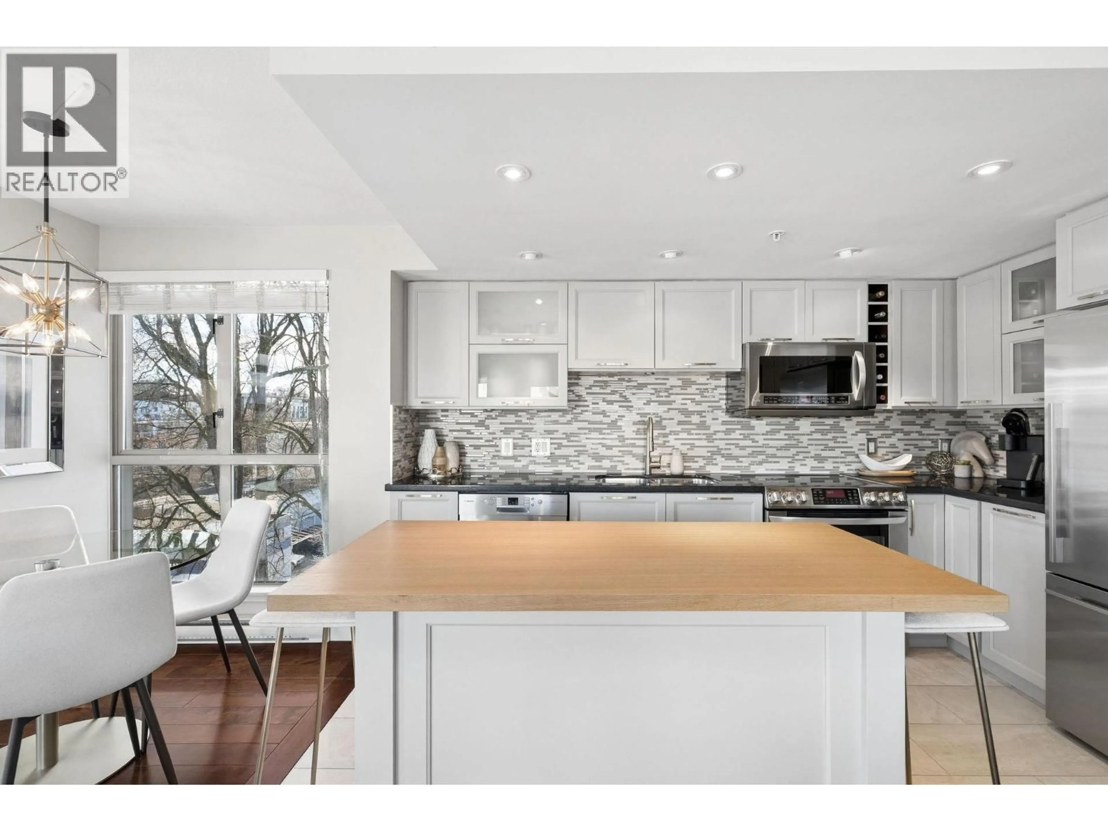 Contemporary kitchen, unknown for 706 - 2137 10TH AVENUE, Vancouver British Columbia V6K4W4