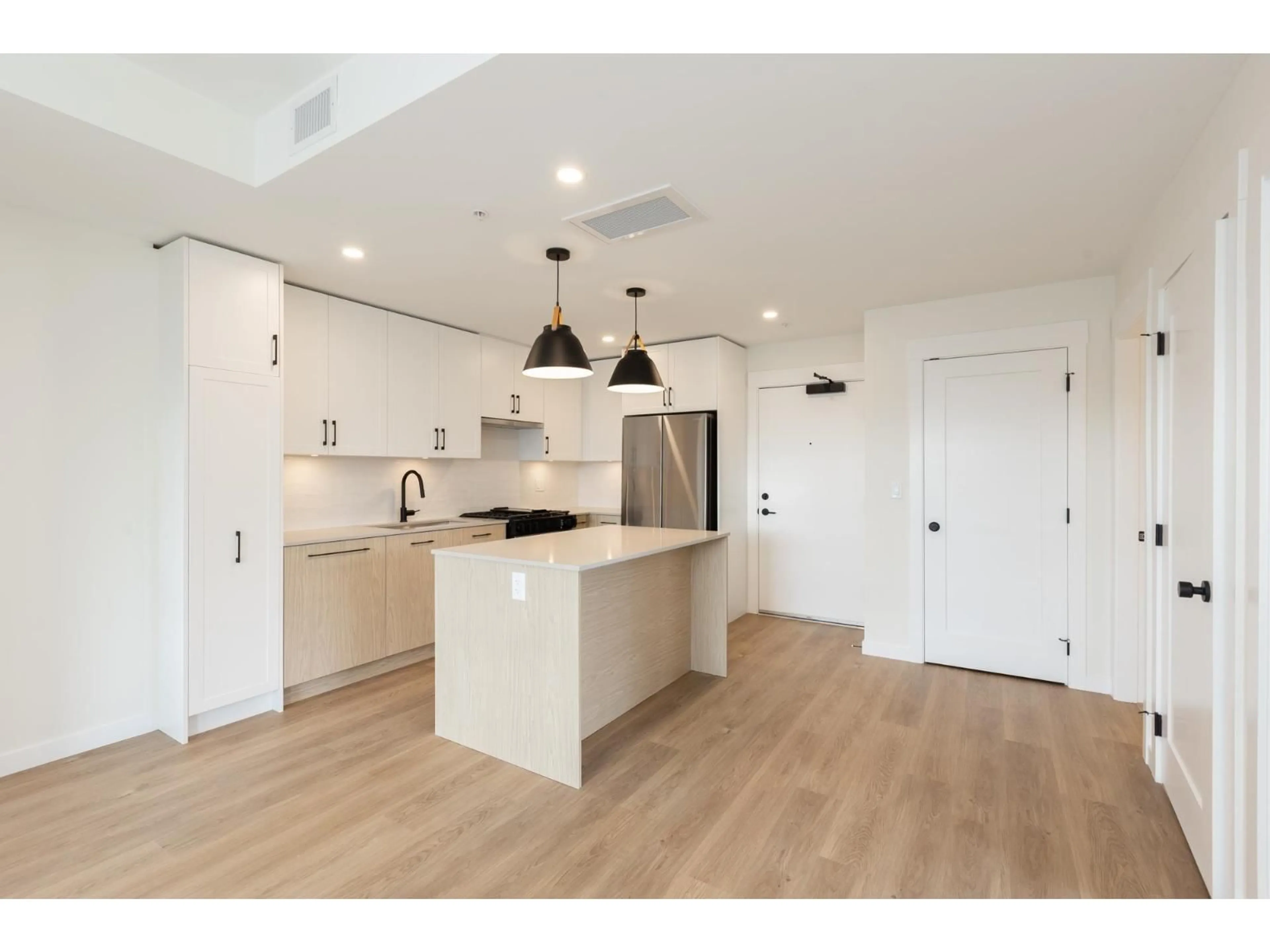 Open concept kitchen, unknown for 305 - 27249 ALDERGROVE TOWN CENTRE DRIVE, Langley British Columbia V4W0E4