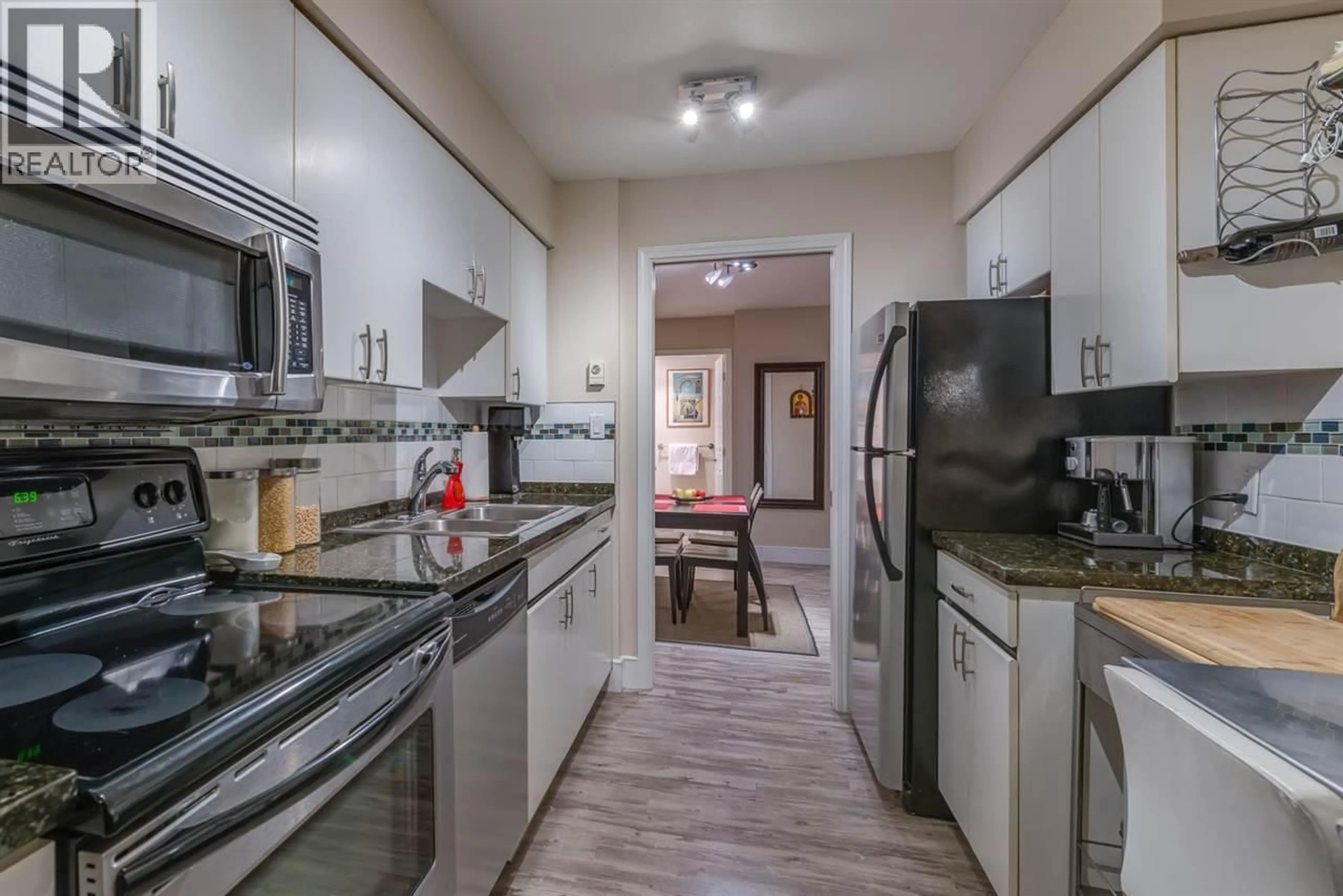 Standard kitchen, unknown for 2001 - 888 HAMILTON STREET, Vancouver British Columbia V6B5W4