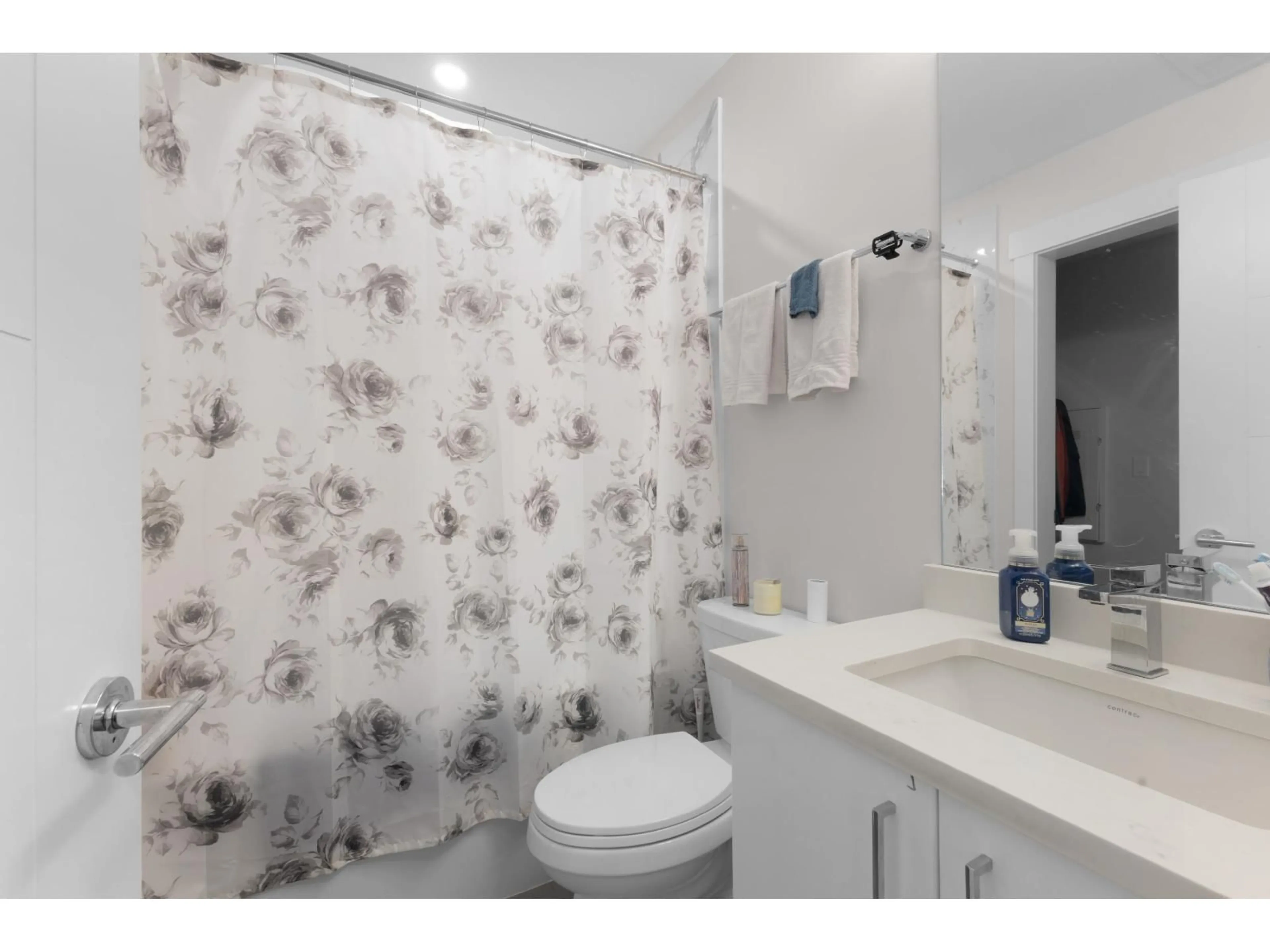 Standard bathroom, ceramic/tile floor for 107 - 32690 14 AVENUE, Mission British Columbia V2V0K5