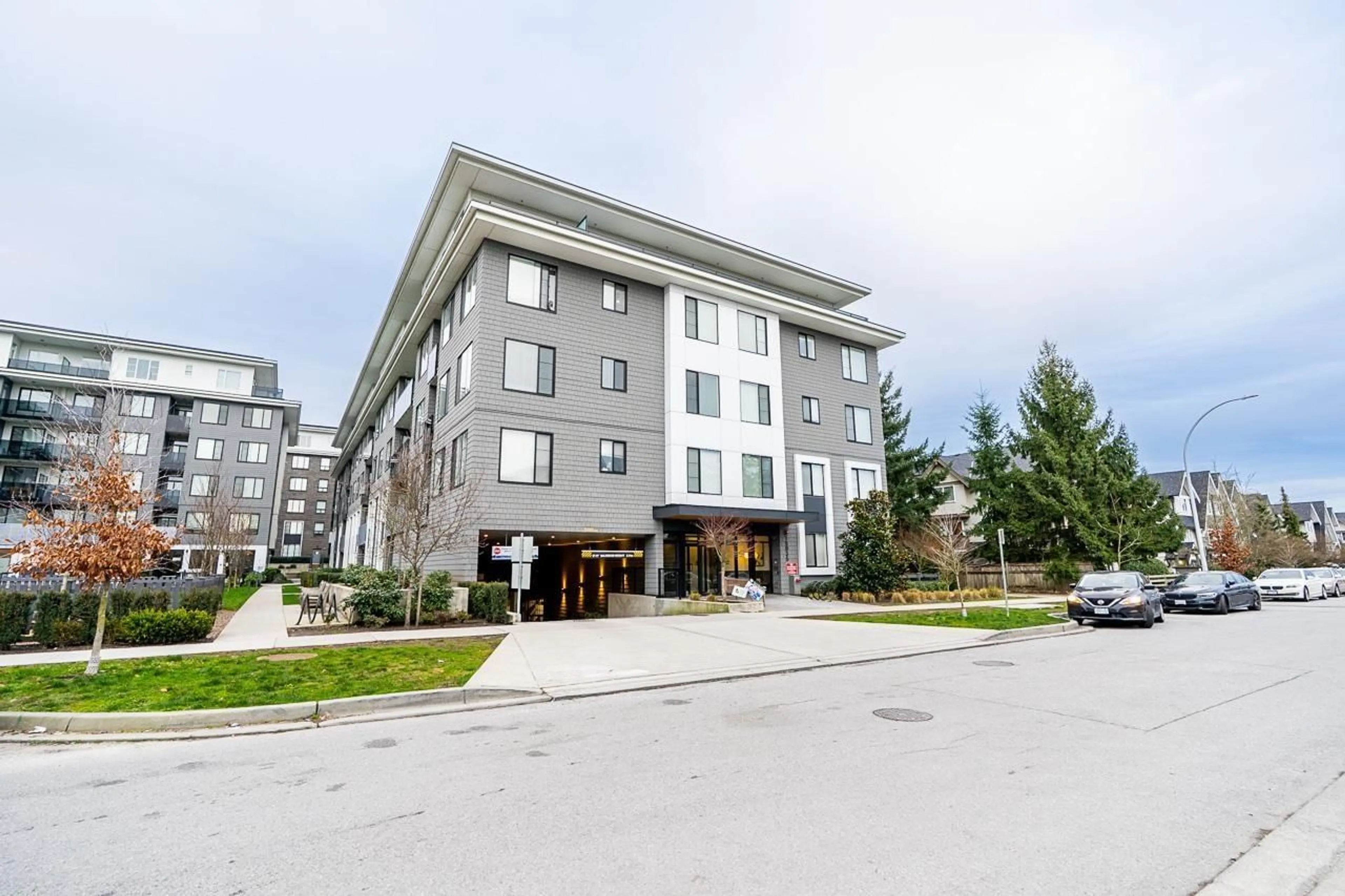 Patio, building for 402 - 15835 85 AVENUE, Surrey British Columbia V4N6W6