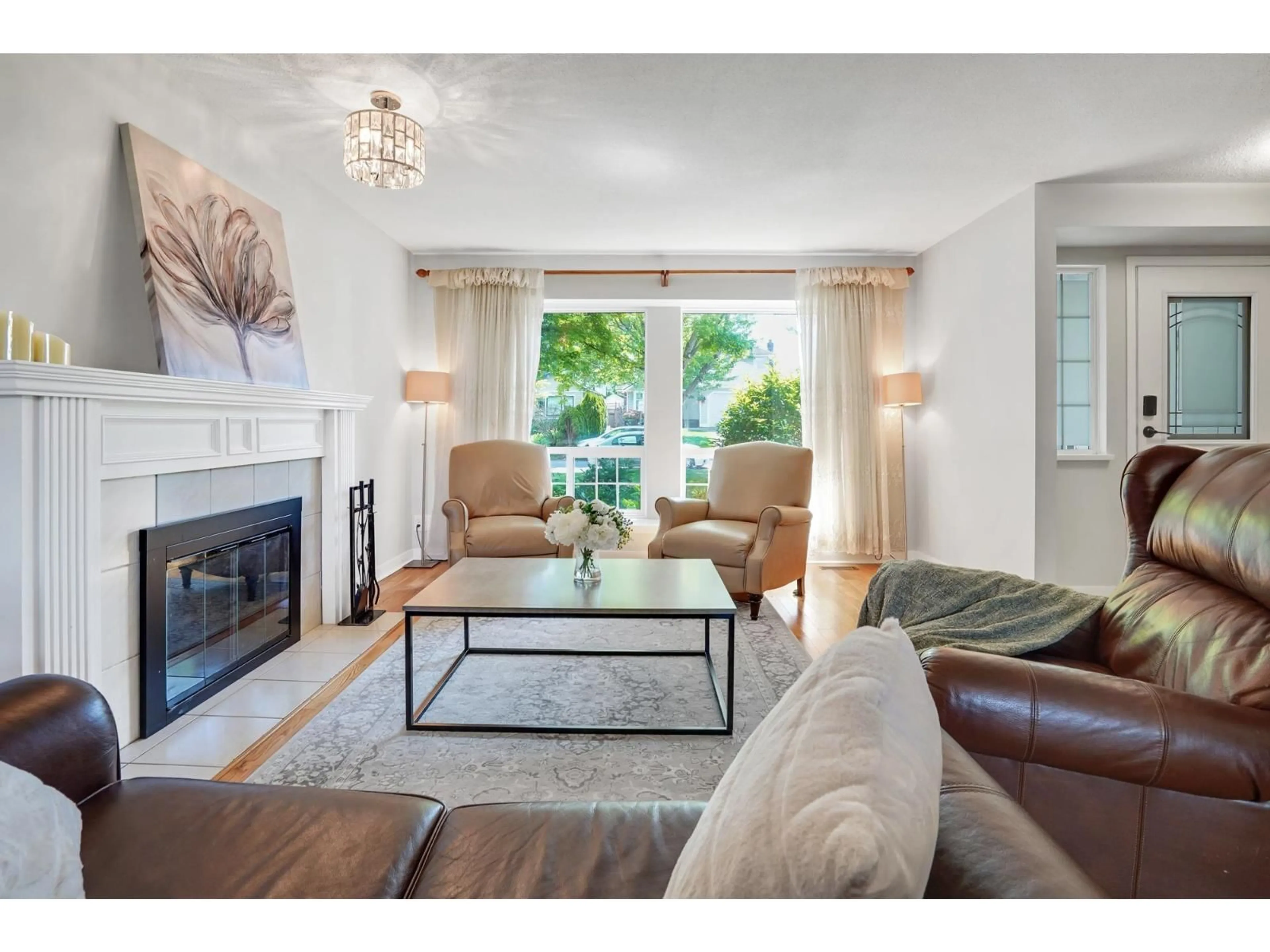 Living room with furniture, wood/laminate floor for 21371 86 AVENUE, Langley British Columbia V1M1Z7