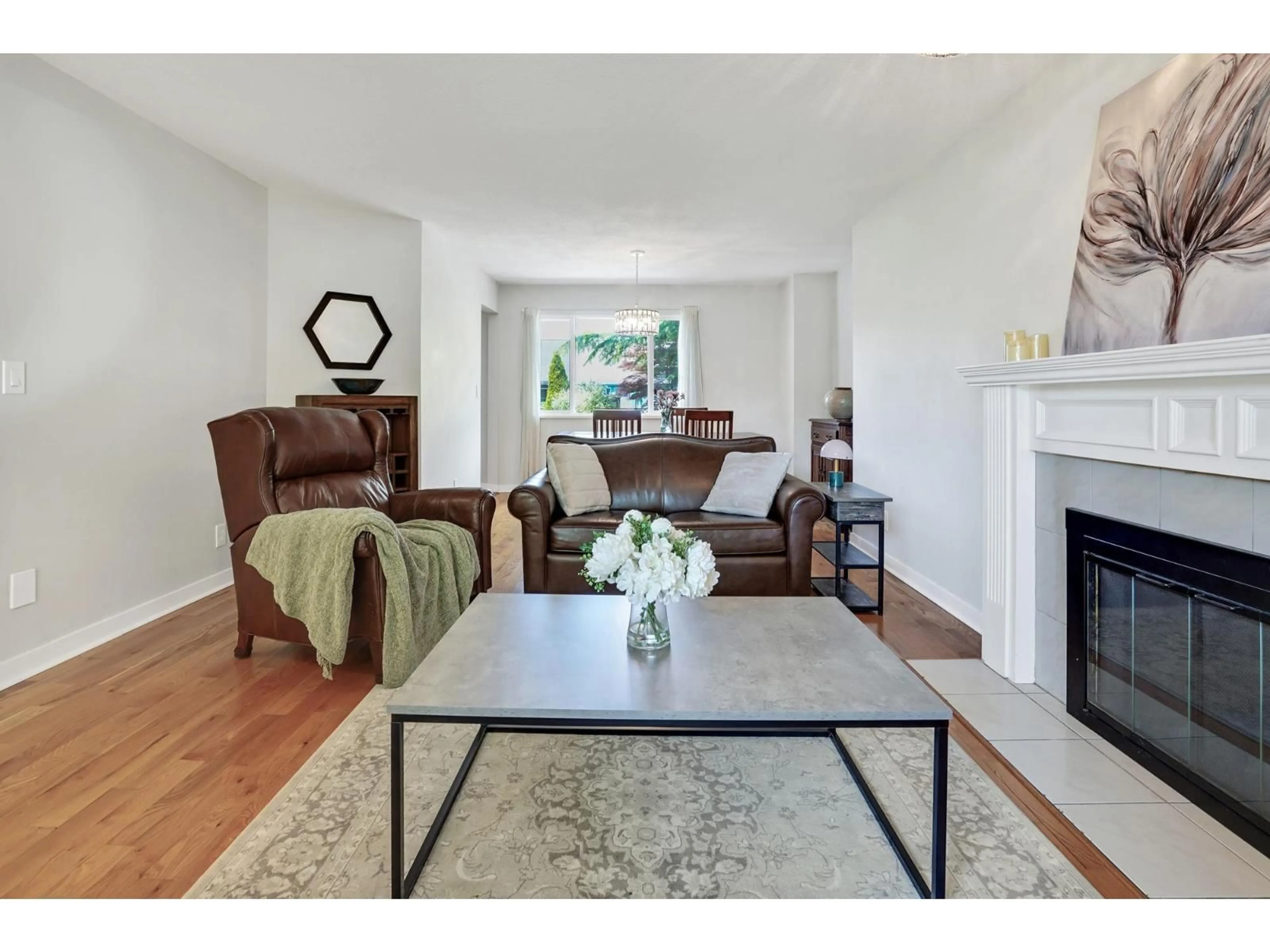 Living room with furniture, unknown for 21371 86 AVENUE, Langley British Columbia V1M1Z7