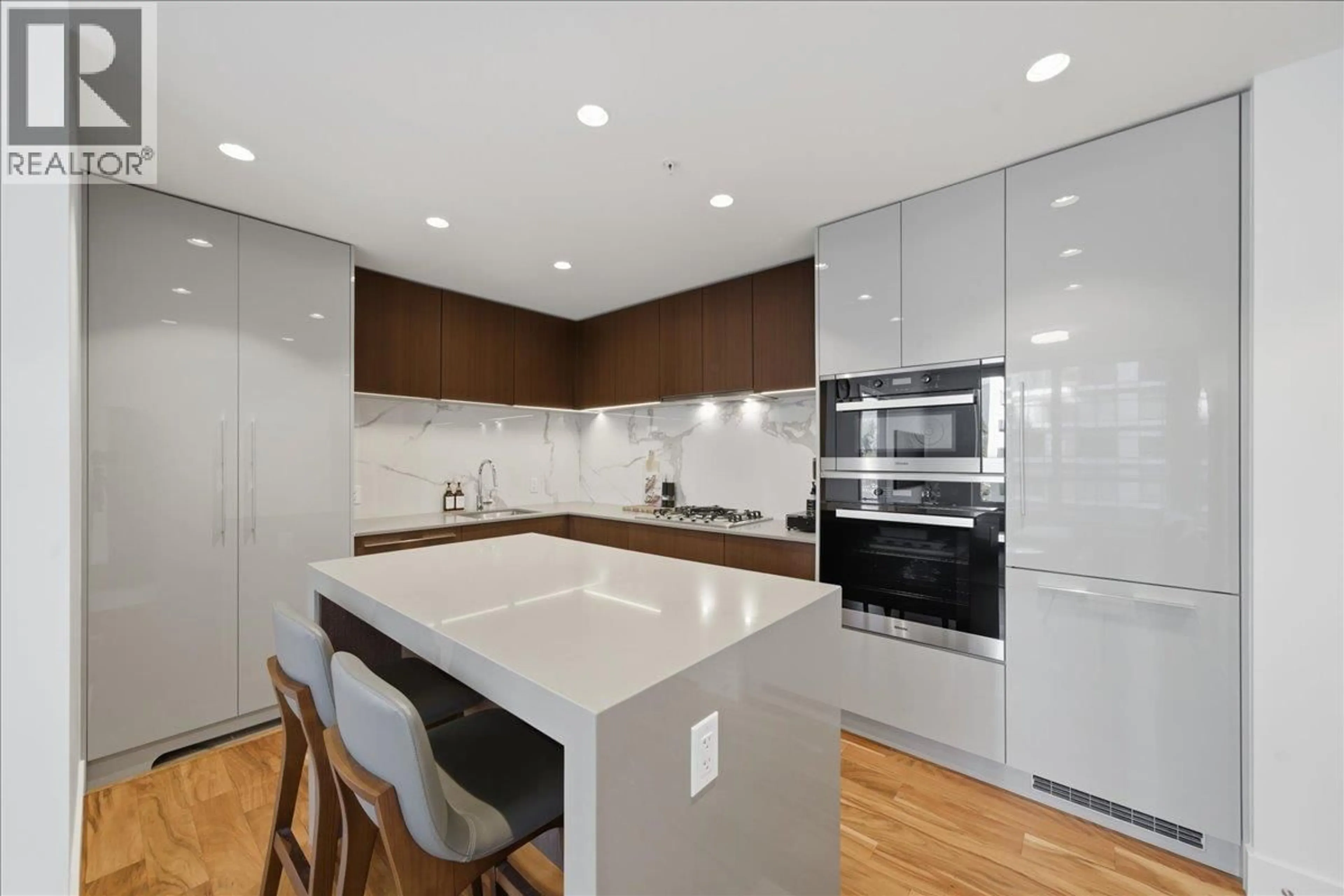 Contemporary kitchen, unknown for 608 - 1675 LIONS GATE LANE, North Vancouver British Columbia V7P0E2