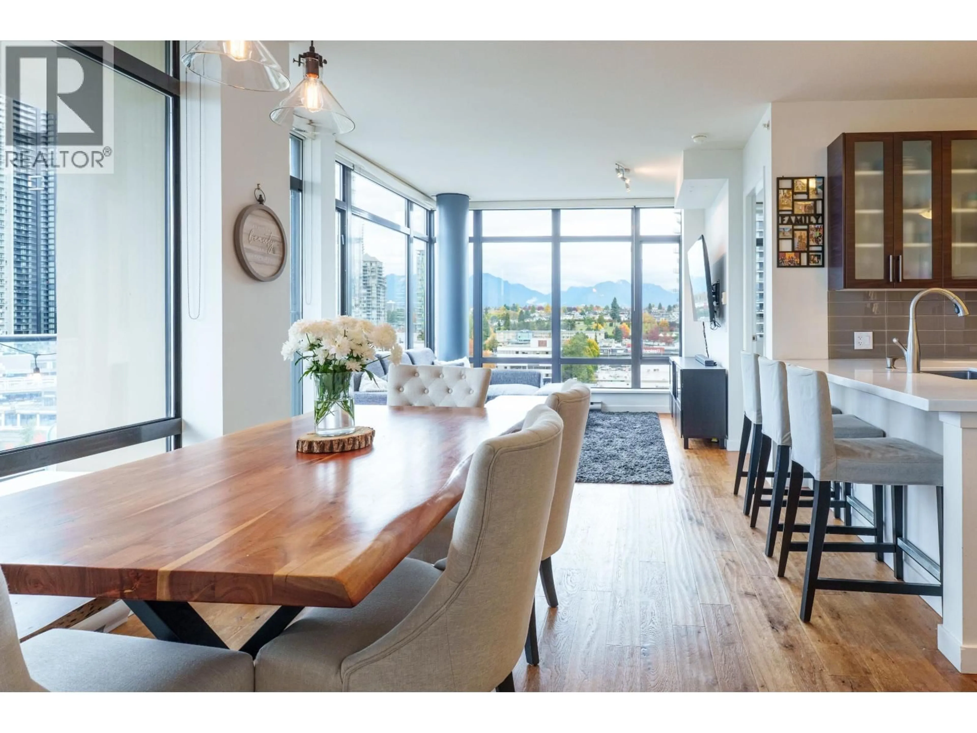 Dining room, wood/laminate floor for 1504 - 2355 MADISON AVENUE, Burnaby British Columbia V5C0B3