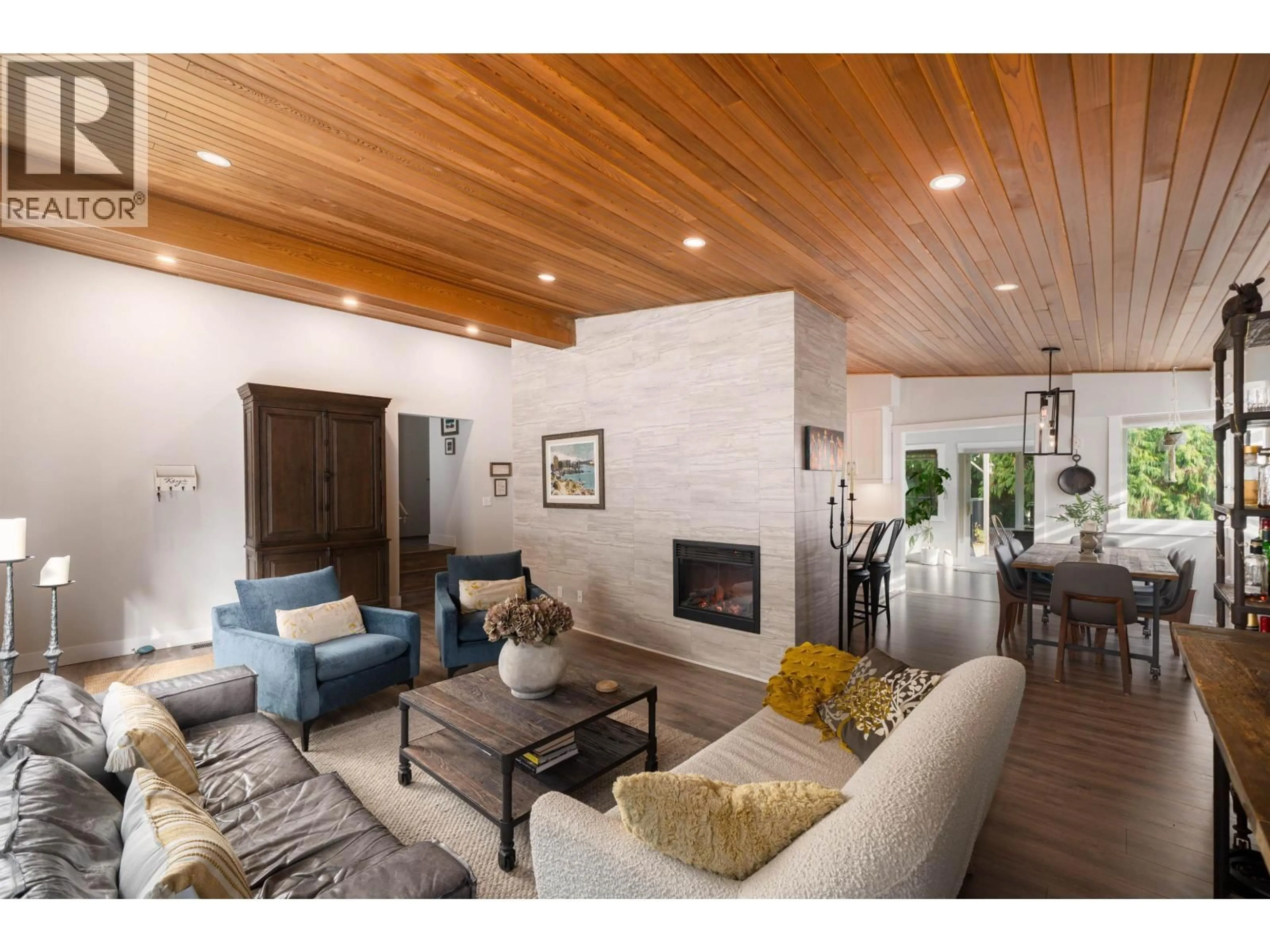 Living room with furniture, wood/laminate floor for 3642 SYKES ROAD, North Vancouver British Columbia V7K2A7