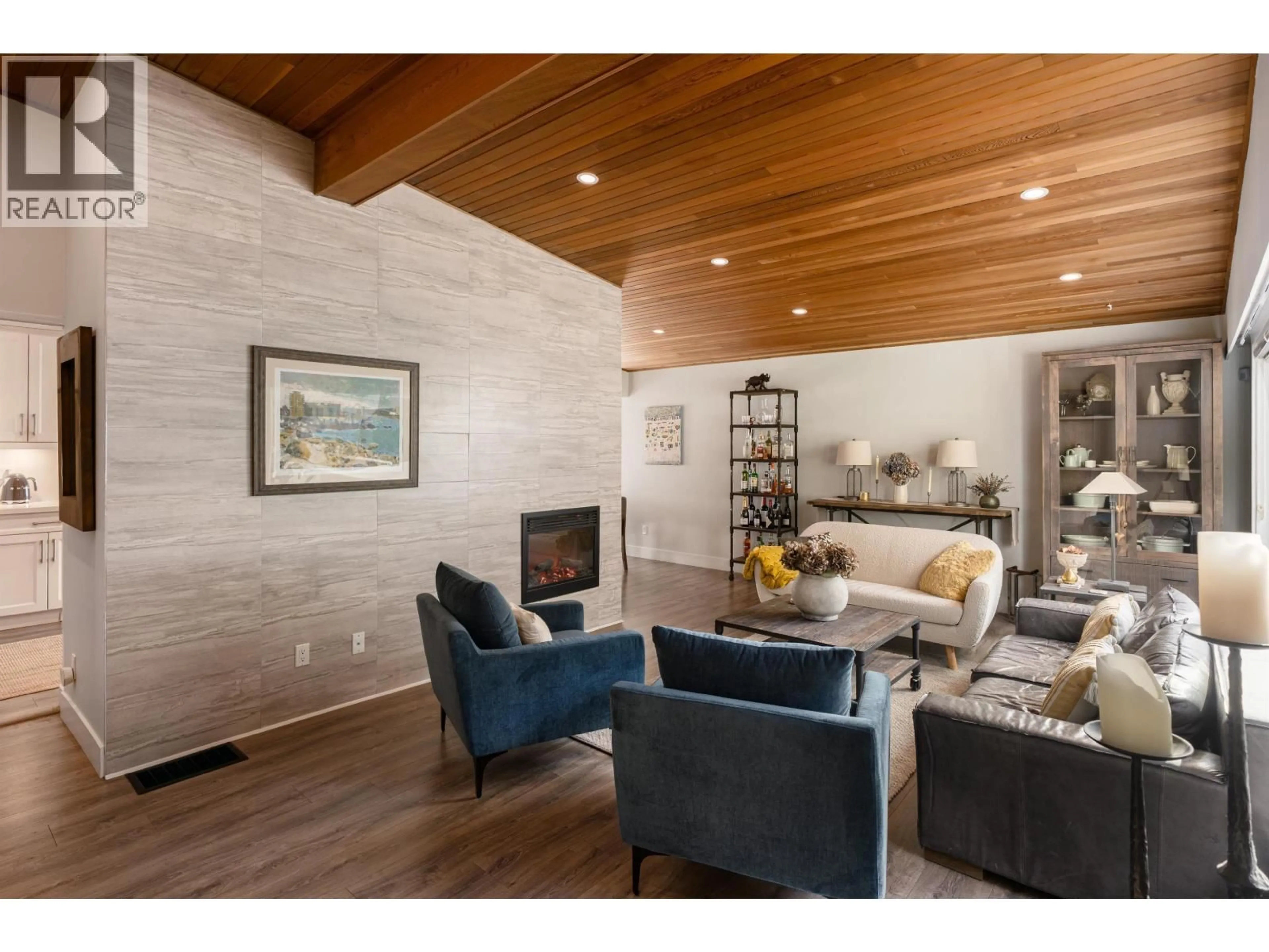 Living room with furniture, wood/laminate floor for 3642 SYKES ROAD, North Vancouver British Columbia V7K2A7