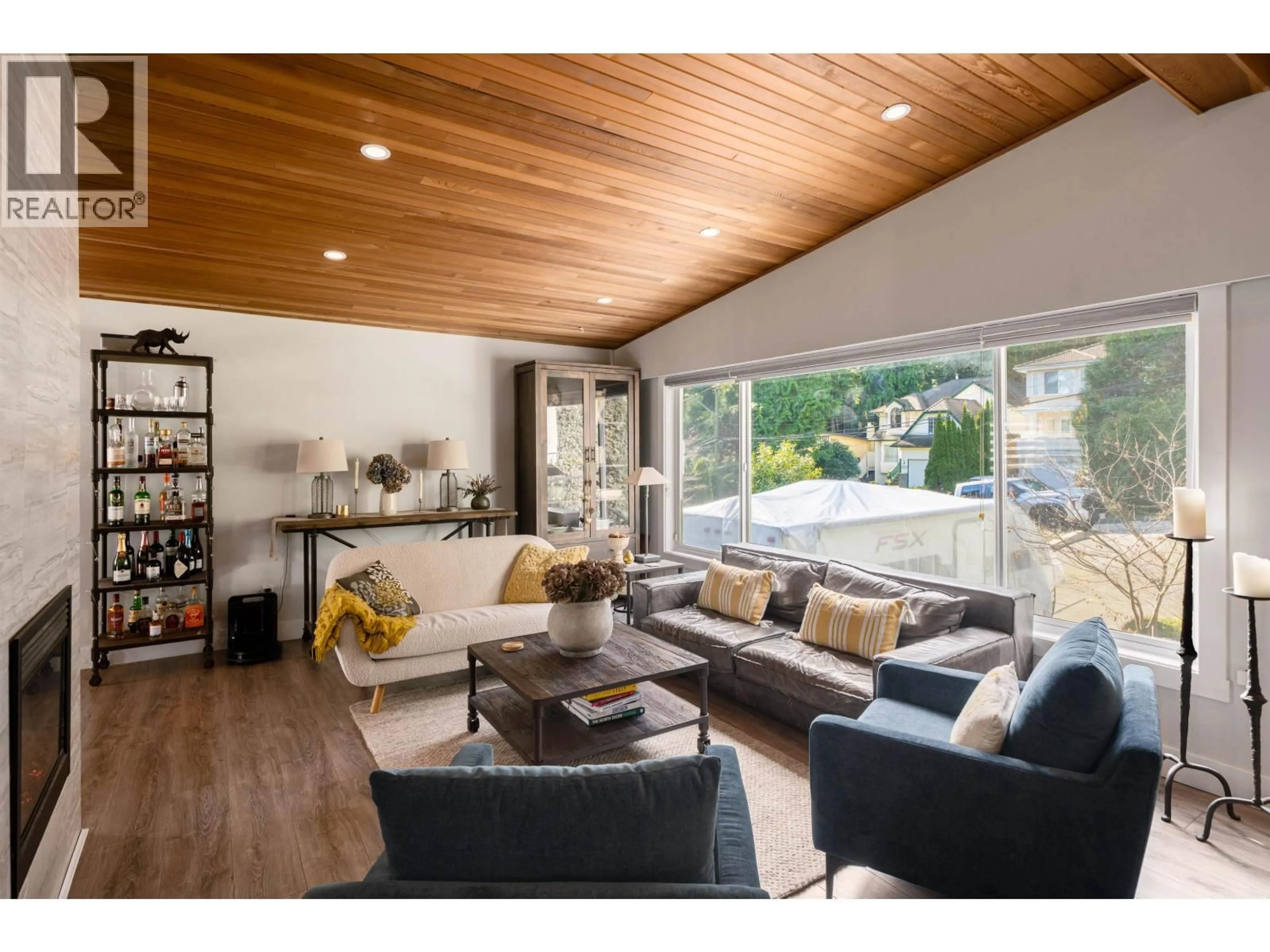 Living room with furniture, wood/laminate floor for 3642 SYKES ROAD, North Vancouver British Columbia V7K2A7