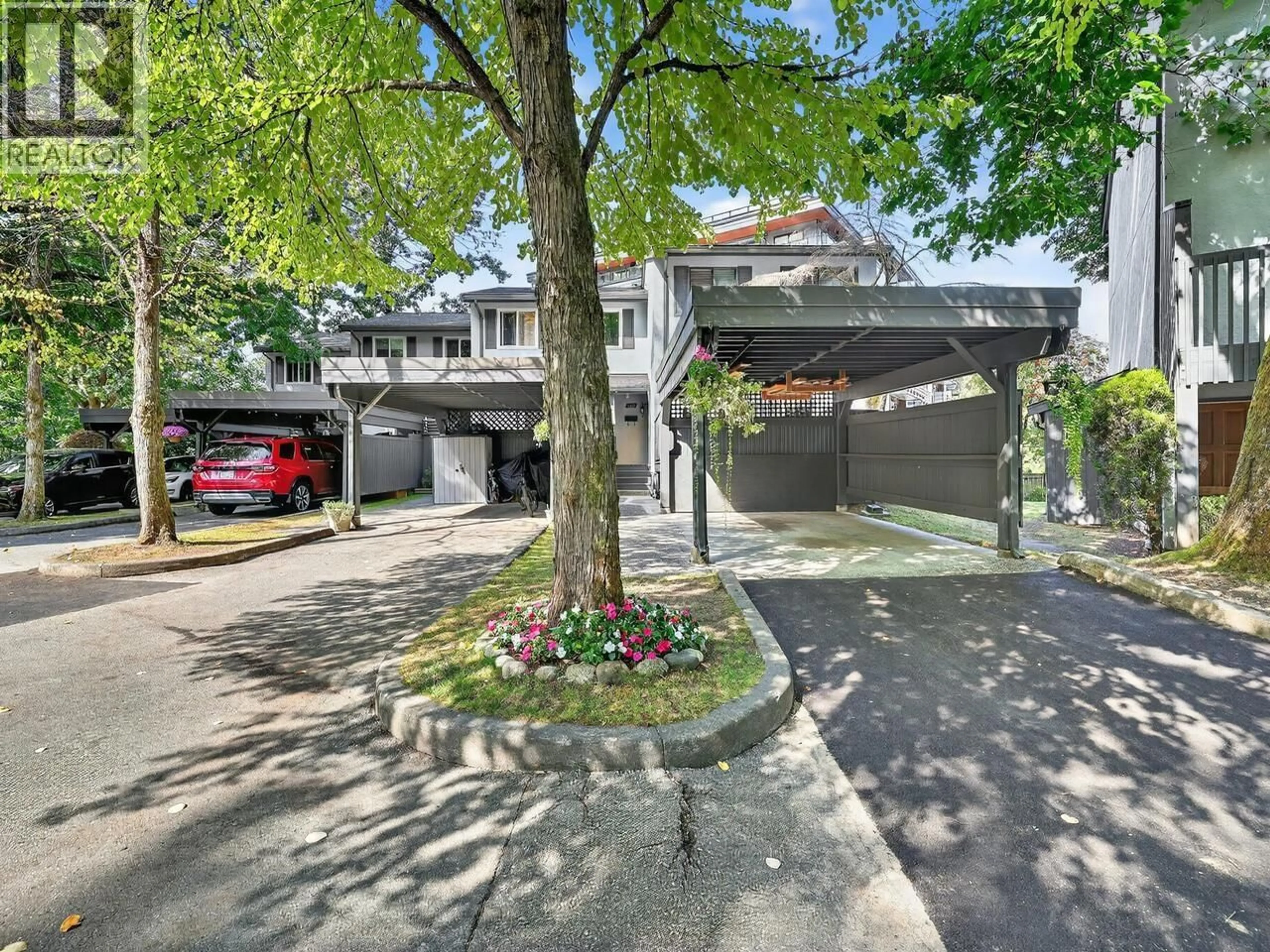 A pic from outside/outdoor area/front of a property/back of a property/a pic from drone, street for 162 JAMES ROAD, Port Moody British Columbia V3H2S4