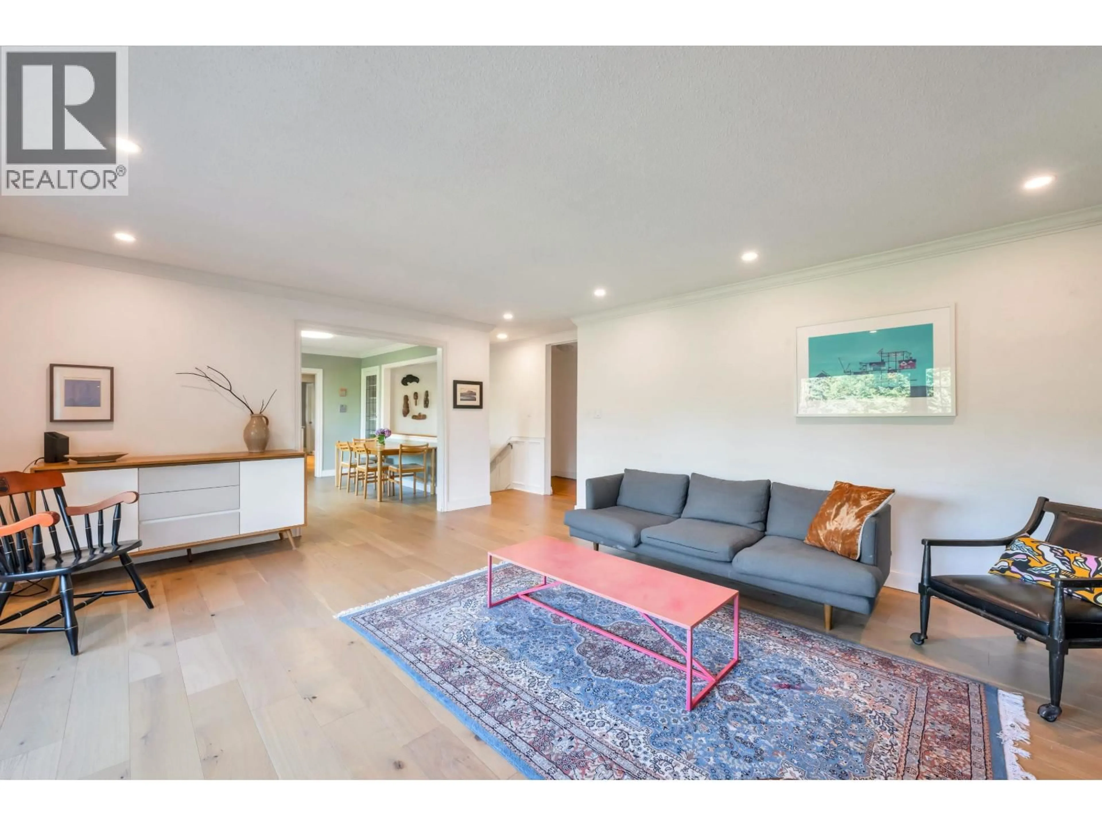 Living room with furniture, unknown for 5560 GREENLEAF ROAD, West Vancouver British Columbia V7W1N6