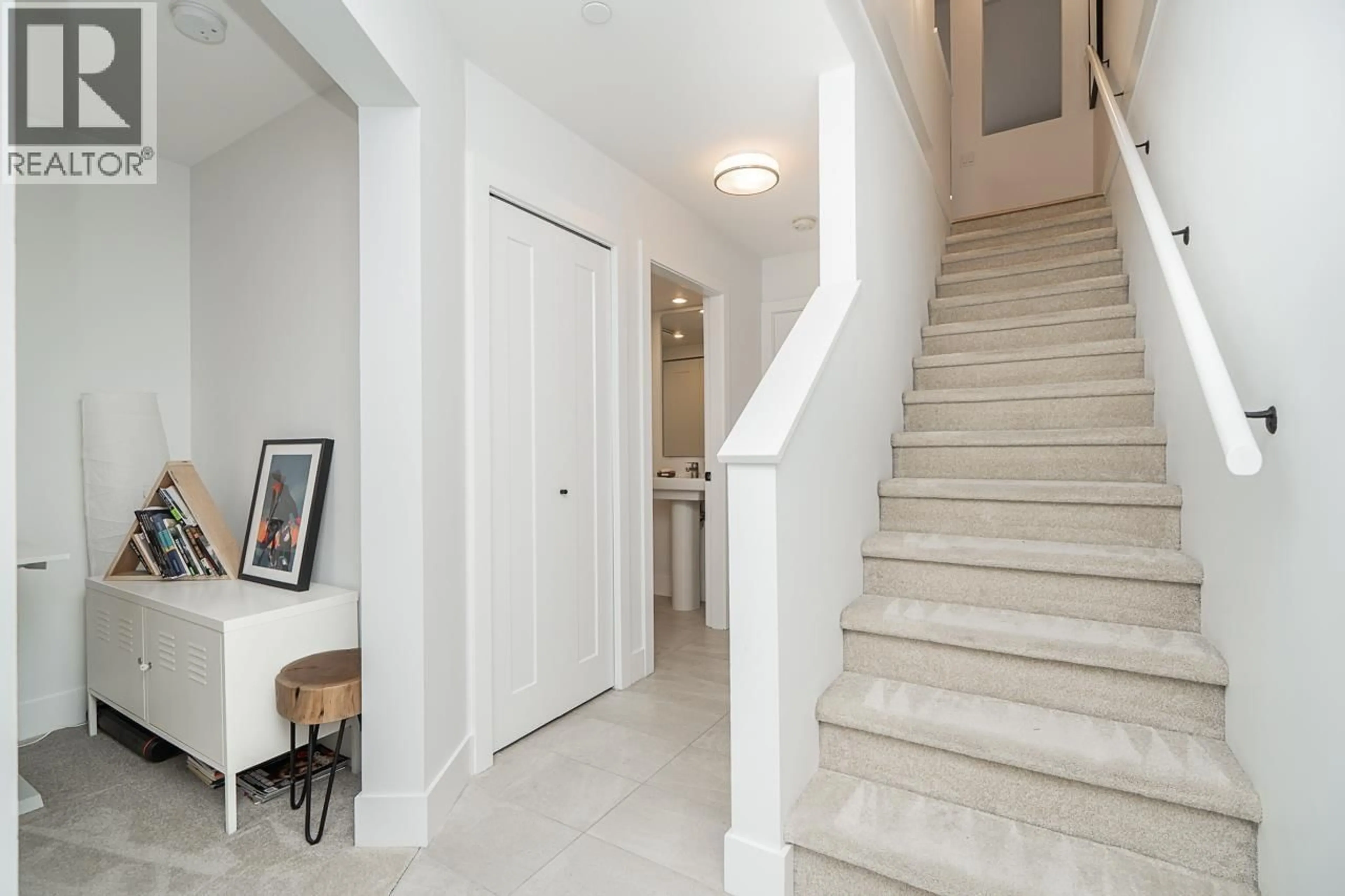Indoor foyer for 25 - 4716 ORCA WAY, Tsawwassen British Columbia V4M0E5