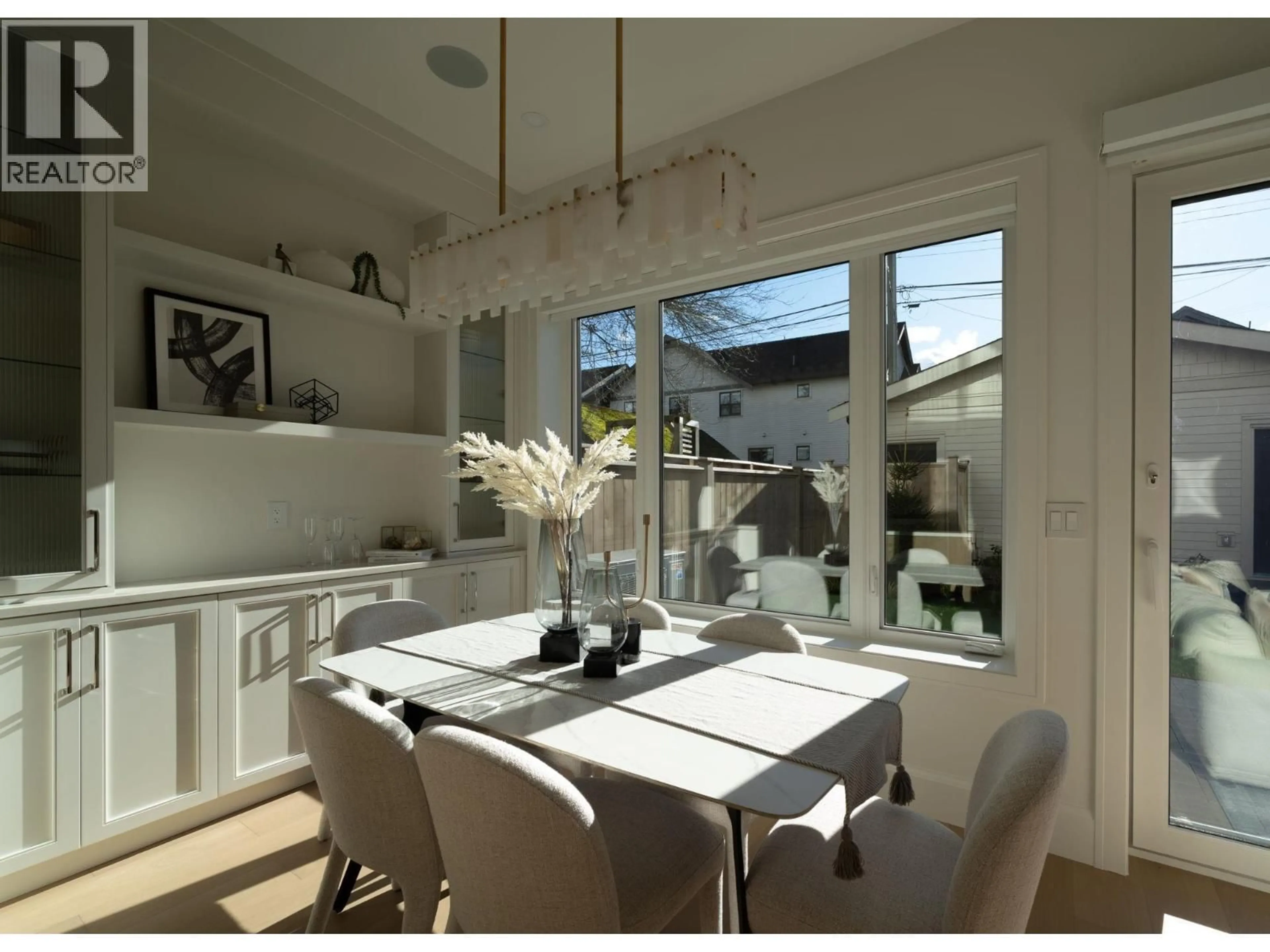 Dining room, ceramic/tile floor for 2 - 864 16TH AVENUE, Vancouver British Columbia V5T2V6