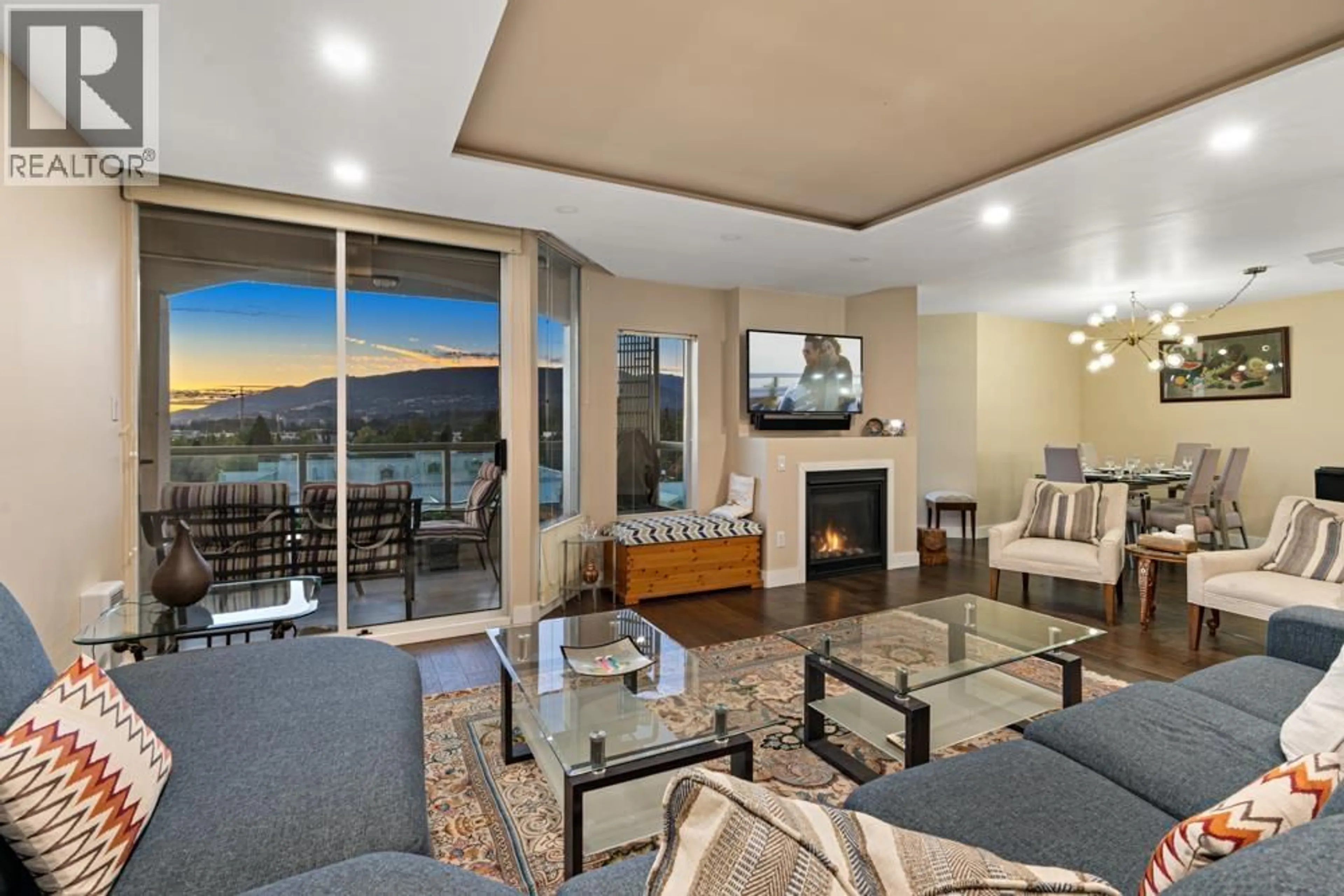 Living room with furniture, unknown for 609 - 168 CHADWICK COURT, North Vancouver British Columbia V7M3L4