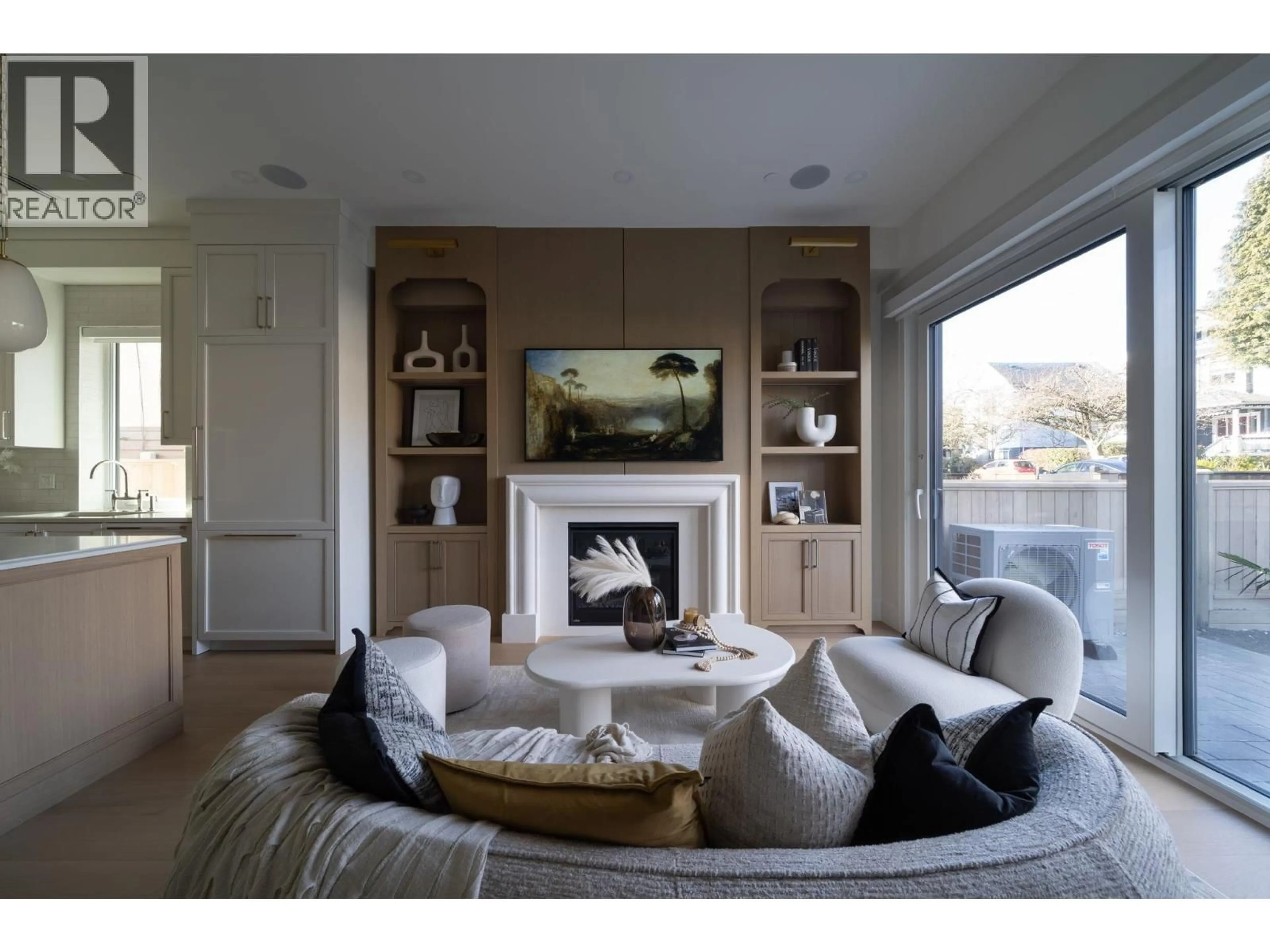 Living room with furniture, wood/laminate floor for 1 - 864 16TH AVENUE, Vancouver British Columbia V5T2V6