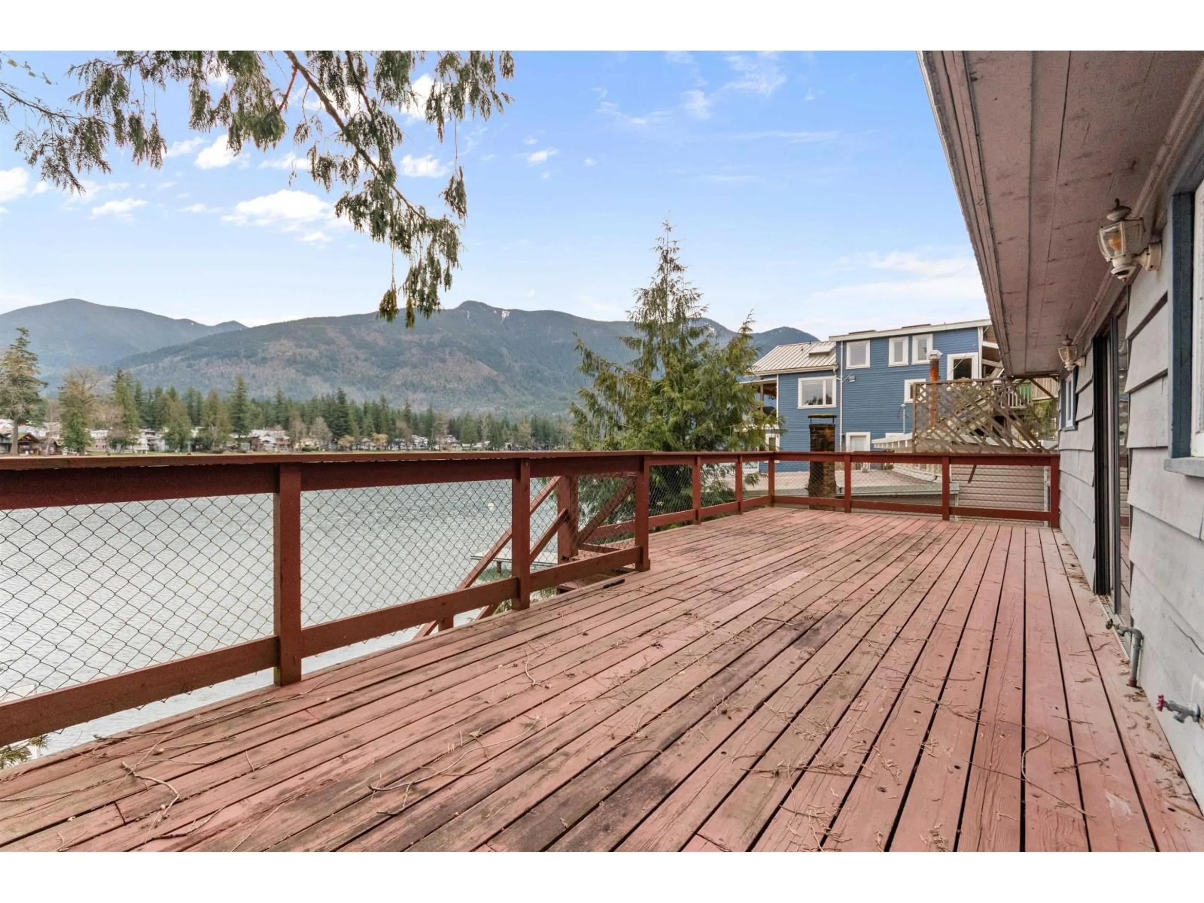 Patio, water/lake/river/ocean view for 36 LAKESHORE DRIVE, Cultus Lake British Columbia V2R5A1