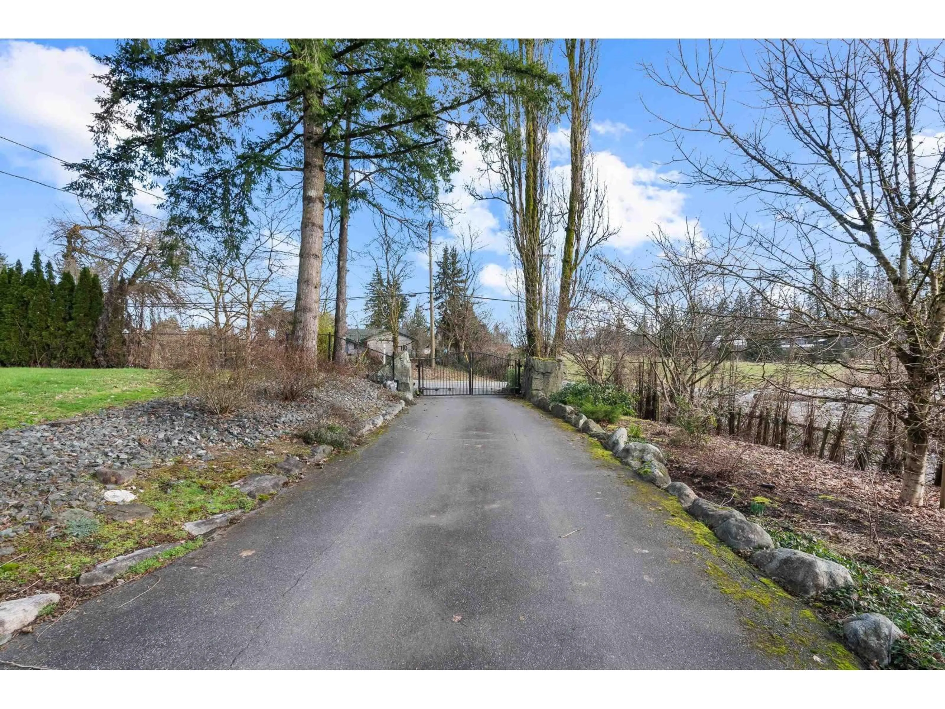 A pic from outside/outdoor area/front of a property/back of a property/a pic from drone, unknown for 9729 216 STREET, Langley British Columbia V1M3J1