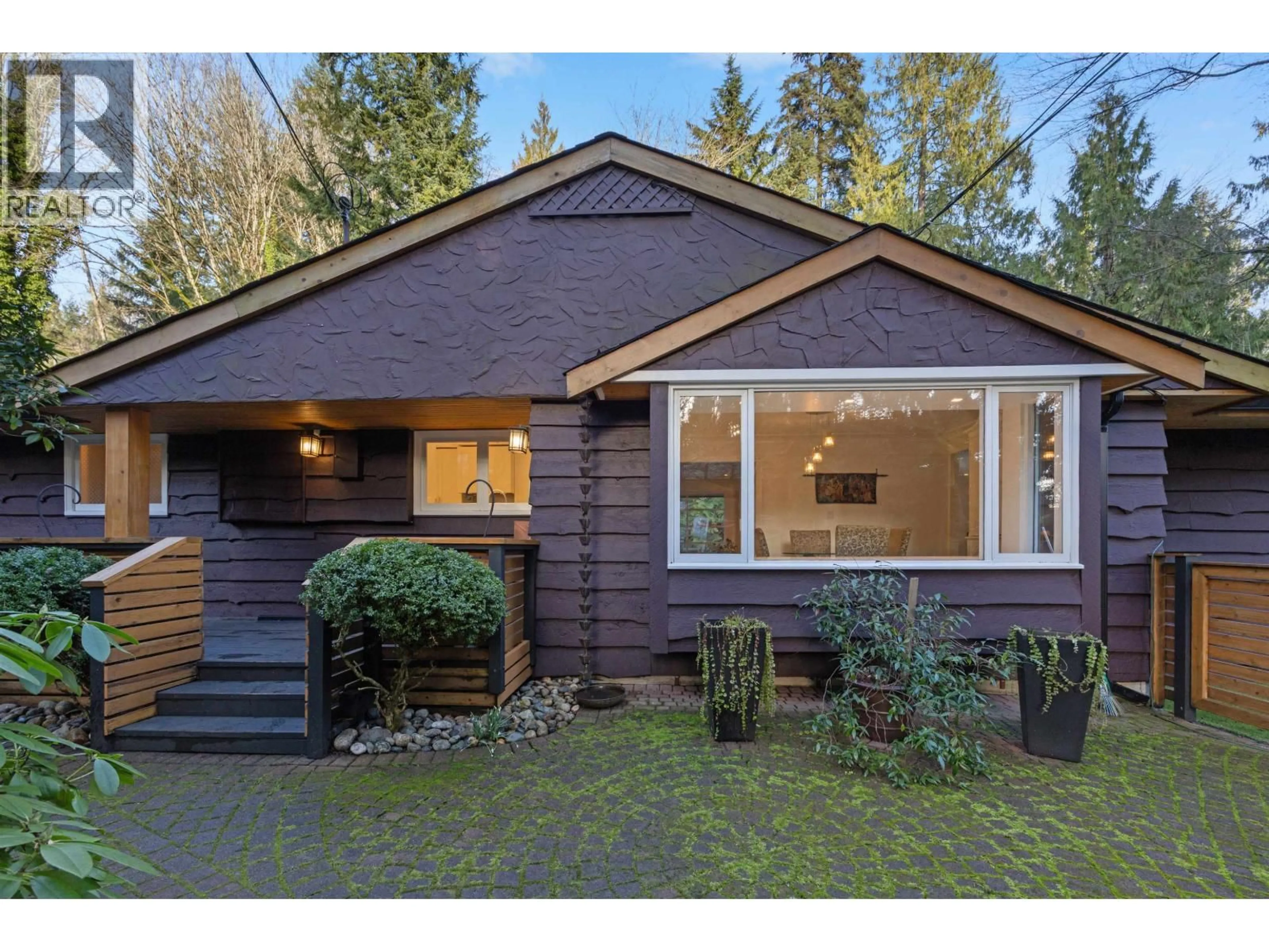 Home with vinyl exterior material, street for 4411 STONE CRESCENT, West Vancouver British Columbia V7W1B8