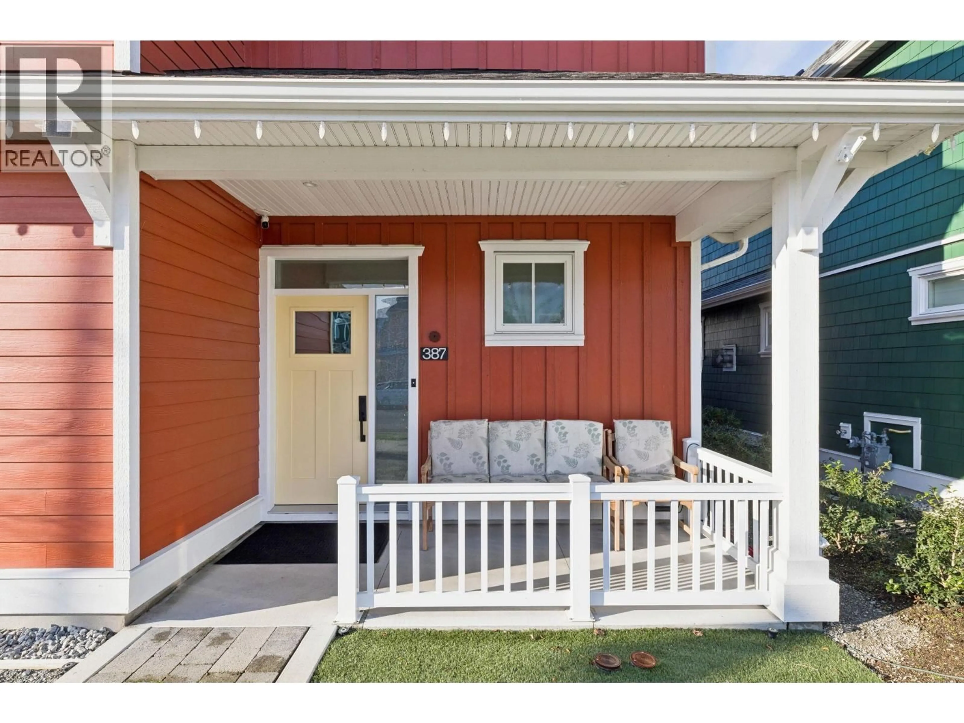 Home with vinyl exterior material, street for 387 RIDGE STREET, Tsawwassen British Columbia V4L0B5