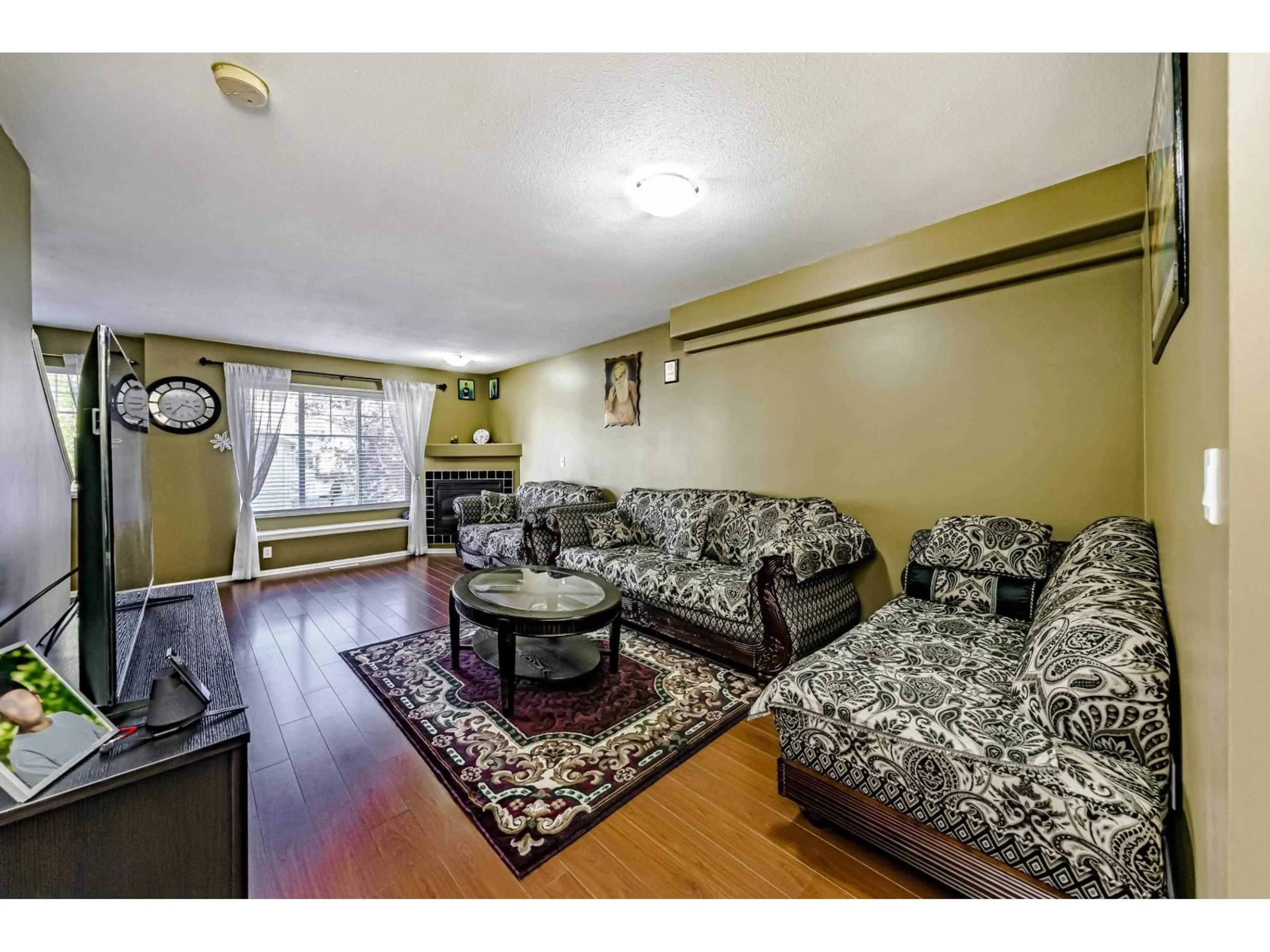 Living room with furniture, unknown for 80 - 12110 75A AVENUE, Surrey British Columbia V3W1M1