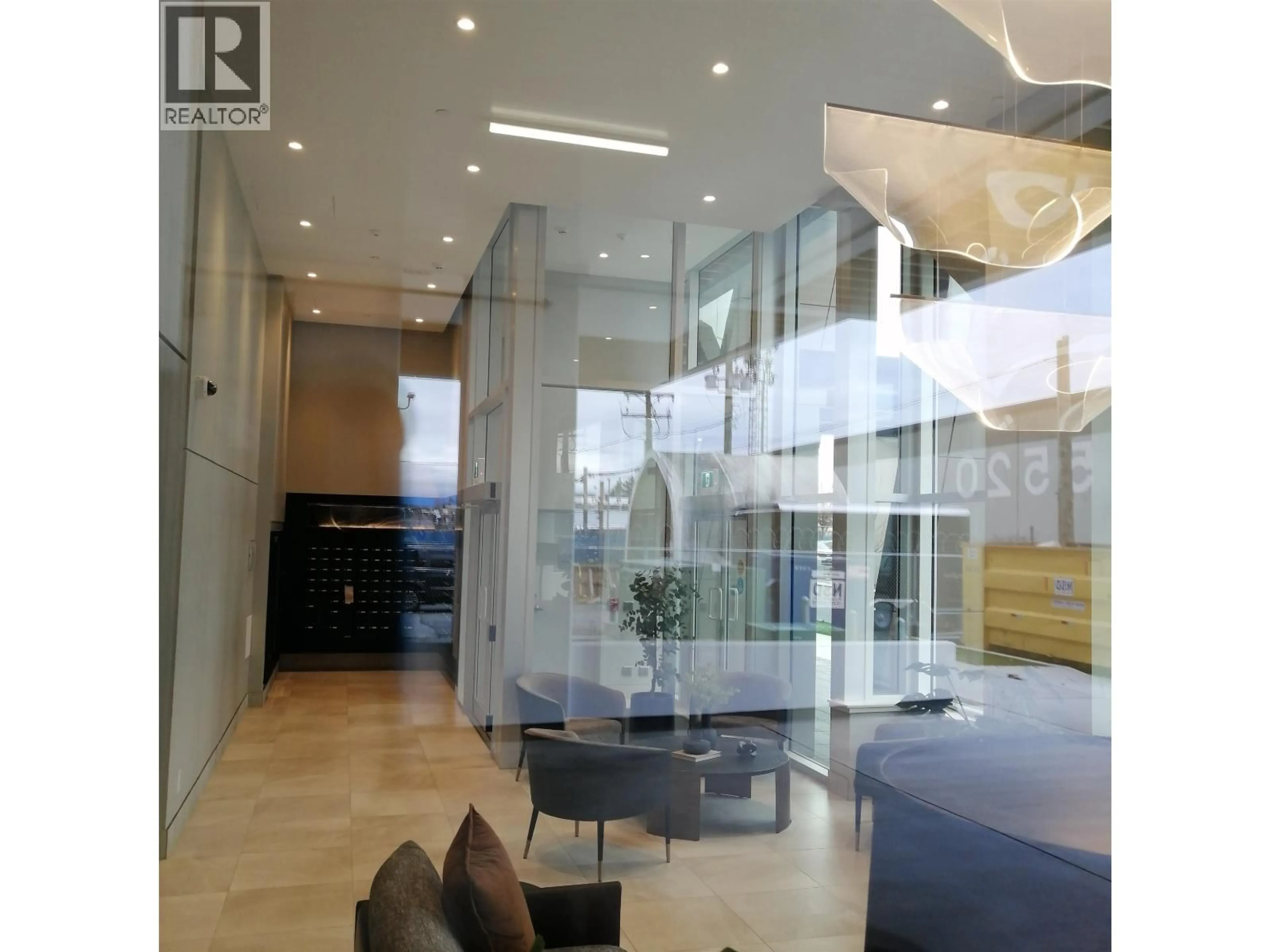 Indoor foyer for 1509 - 5520 MCNAUGHTON ROAD, Richmond British Columbia V6X0X5