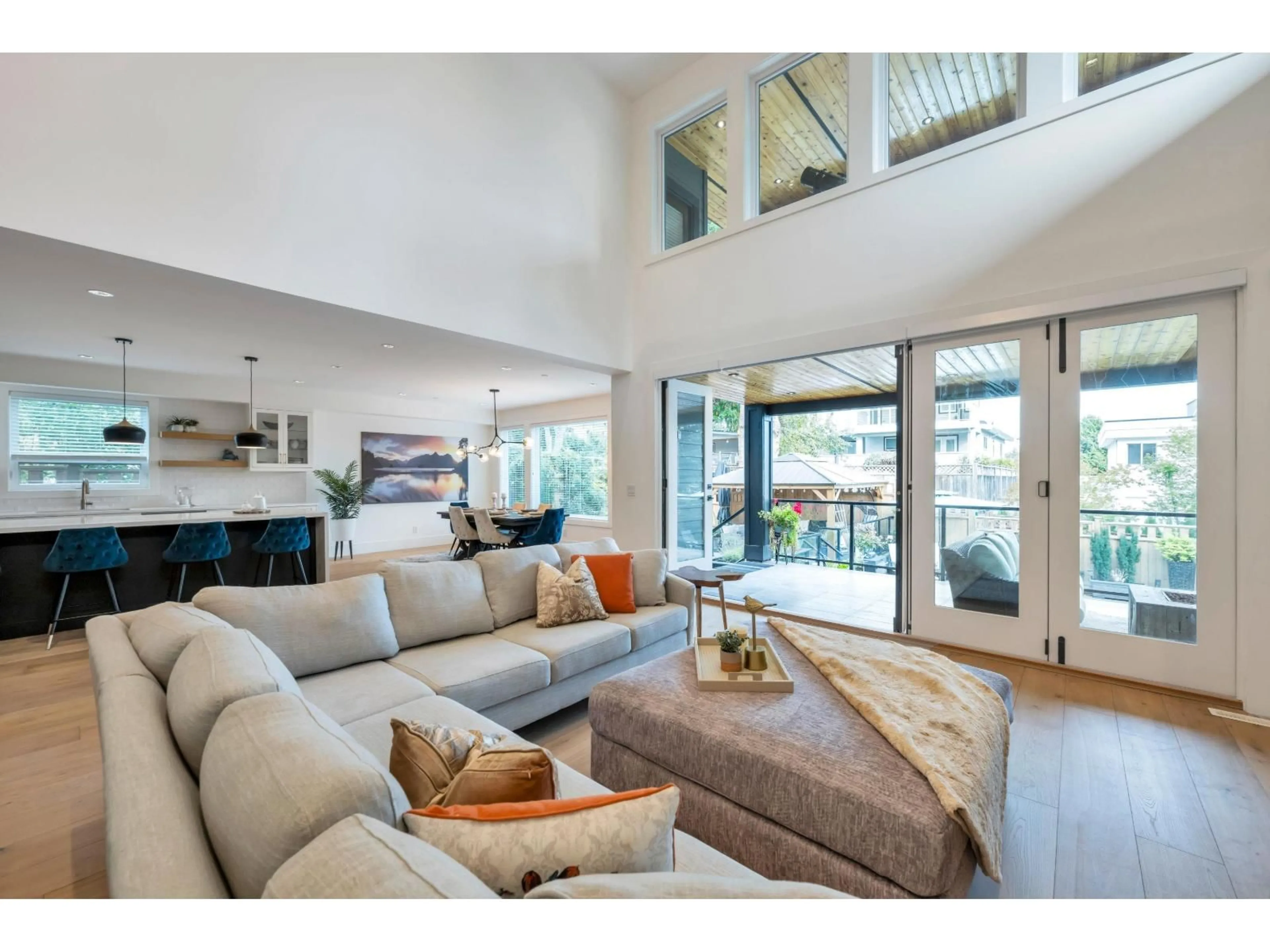 Living room with furniture, unknown for 1038 STEVENS STREET, White Rock British Columbia V4B4X7