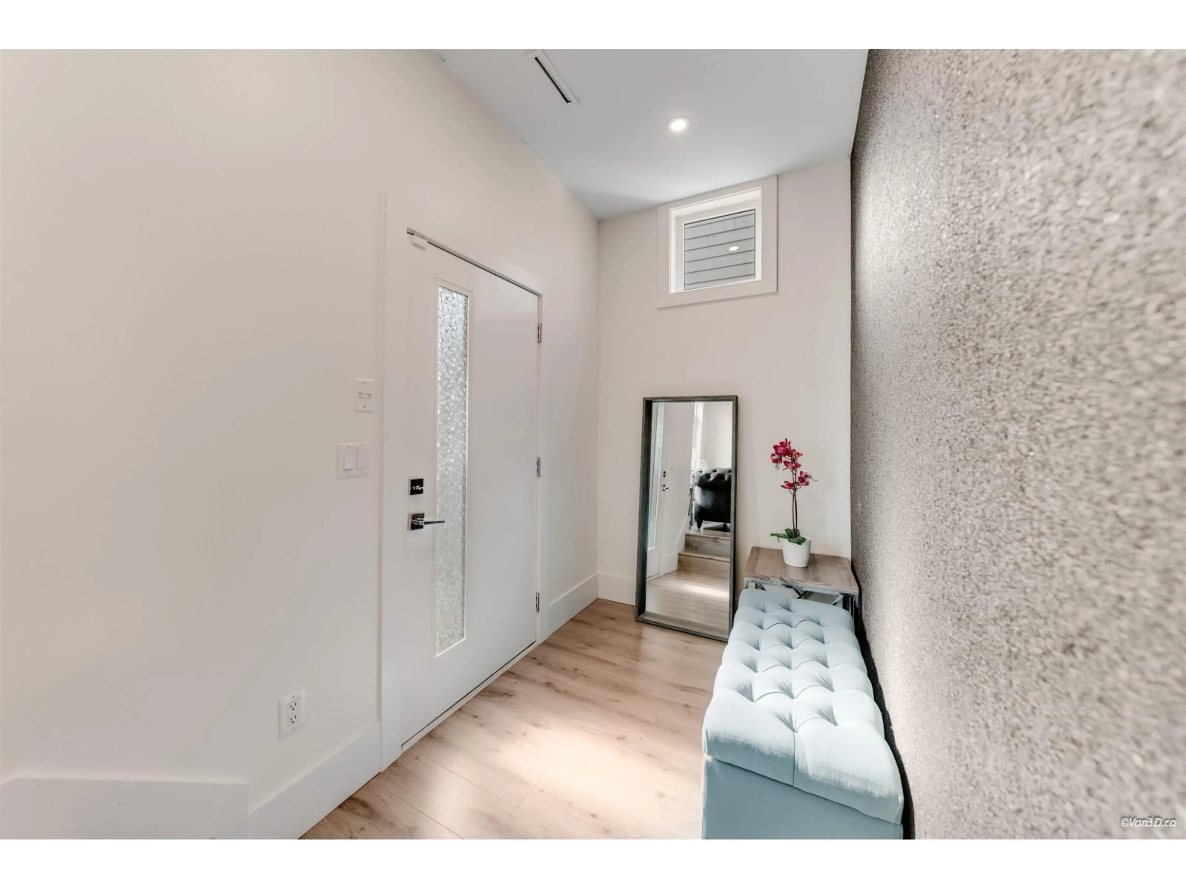 Indoor entryway for 5 - 15177 60 AVENUE, Surrey British Columbia V3S7B3