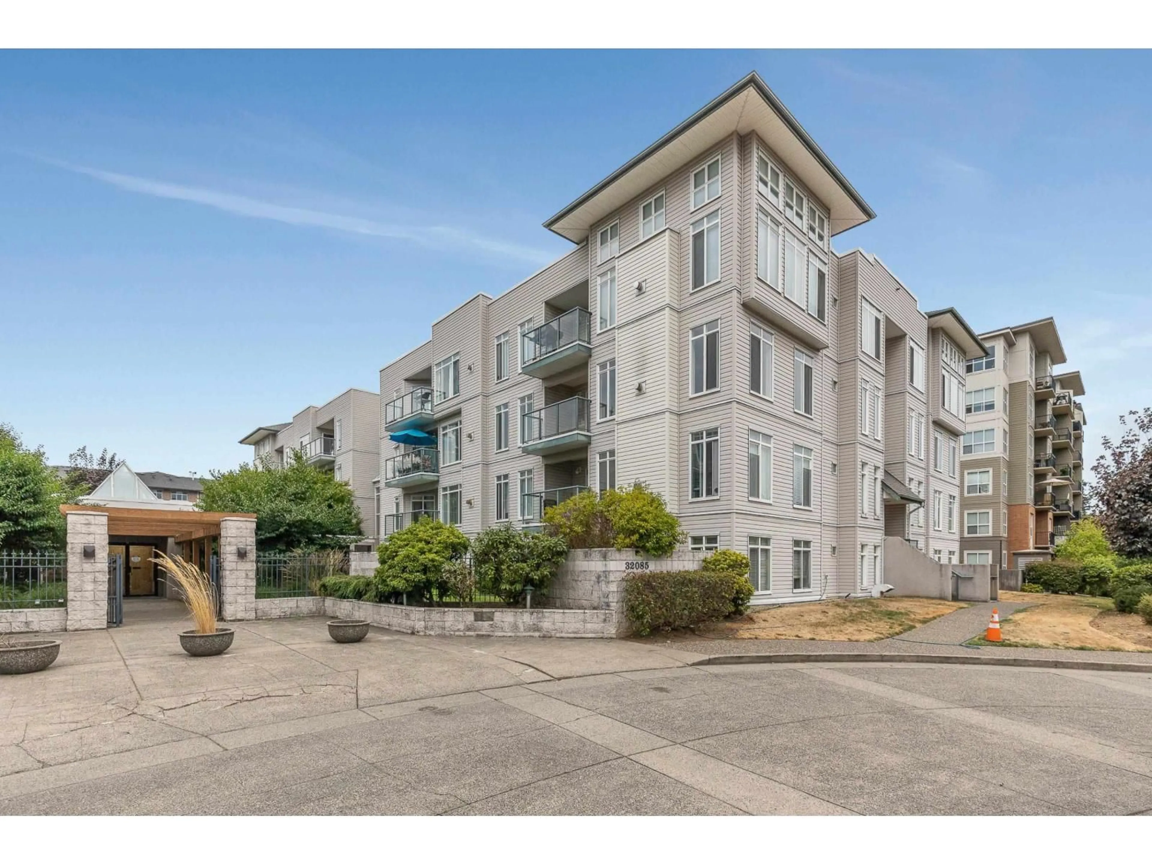 A pic from outside/outdoor area/front of a property/back of a property/a pic from drone, unknown for 411 - 32085 GEORGE FERGUSON WAY, Abbotsford British Columbia V2T2K7