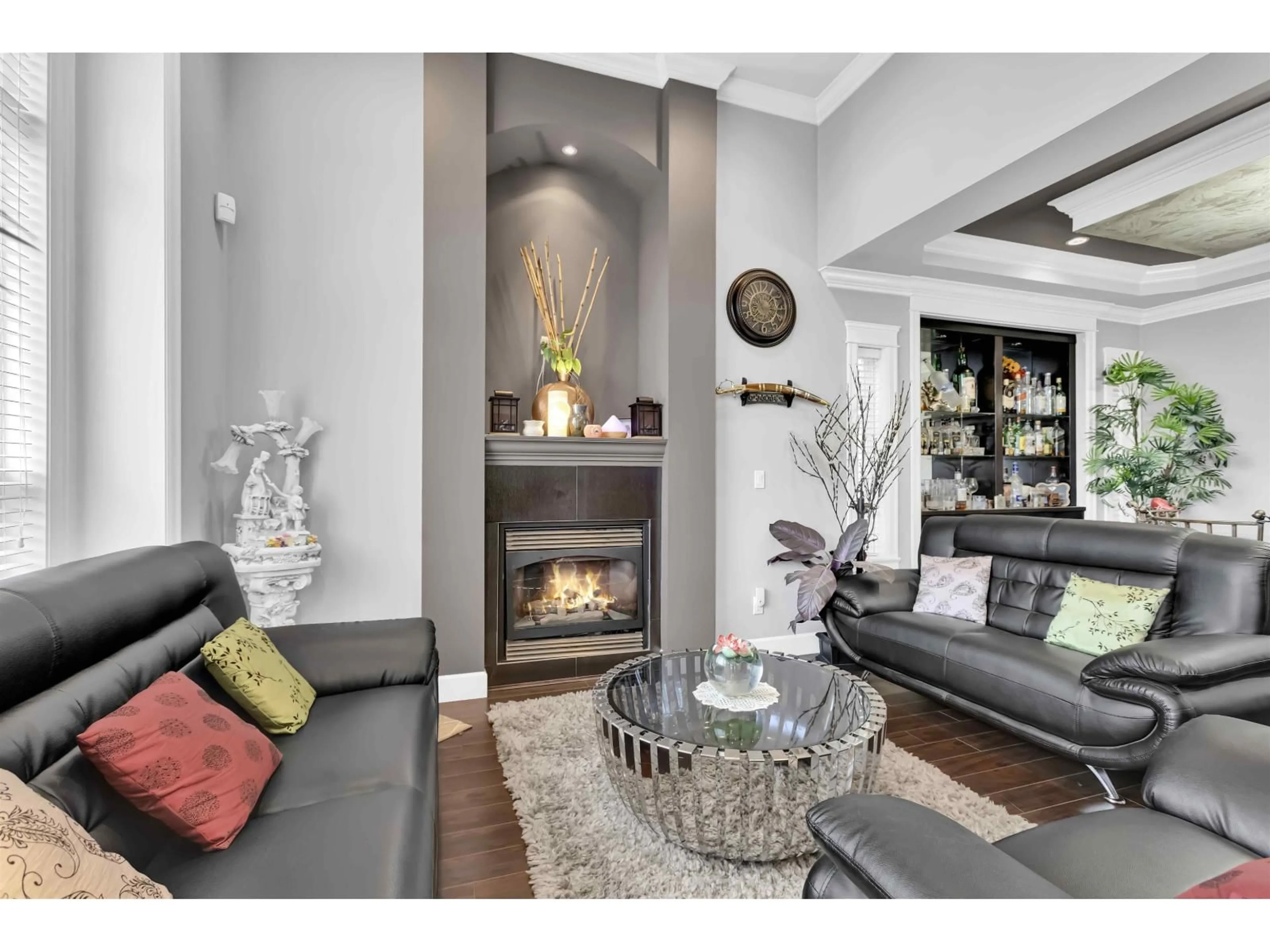 Living room with furniture, unknown for 13138 58A AVENUE, Surrey British Columbia V3X0E4