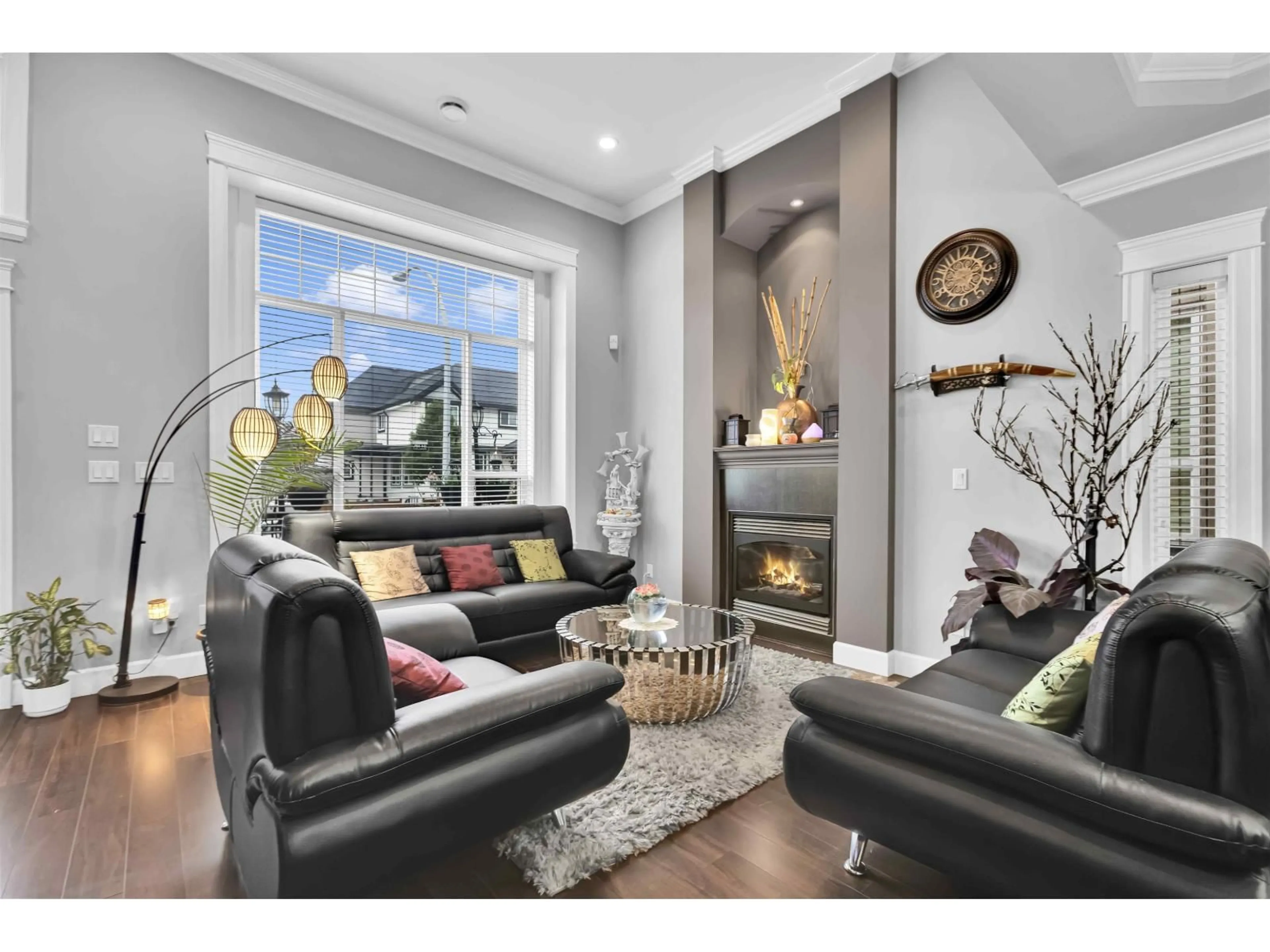 Living room with furniture, unknown for 13138 58A AVENUE, Surrey British Columbia V3X0E4