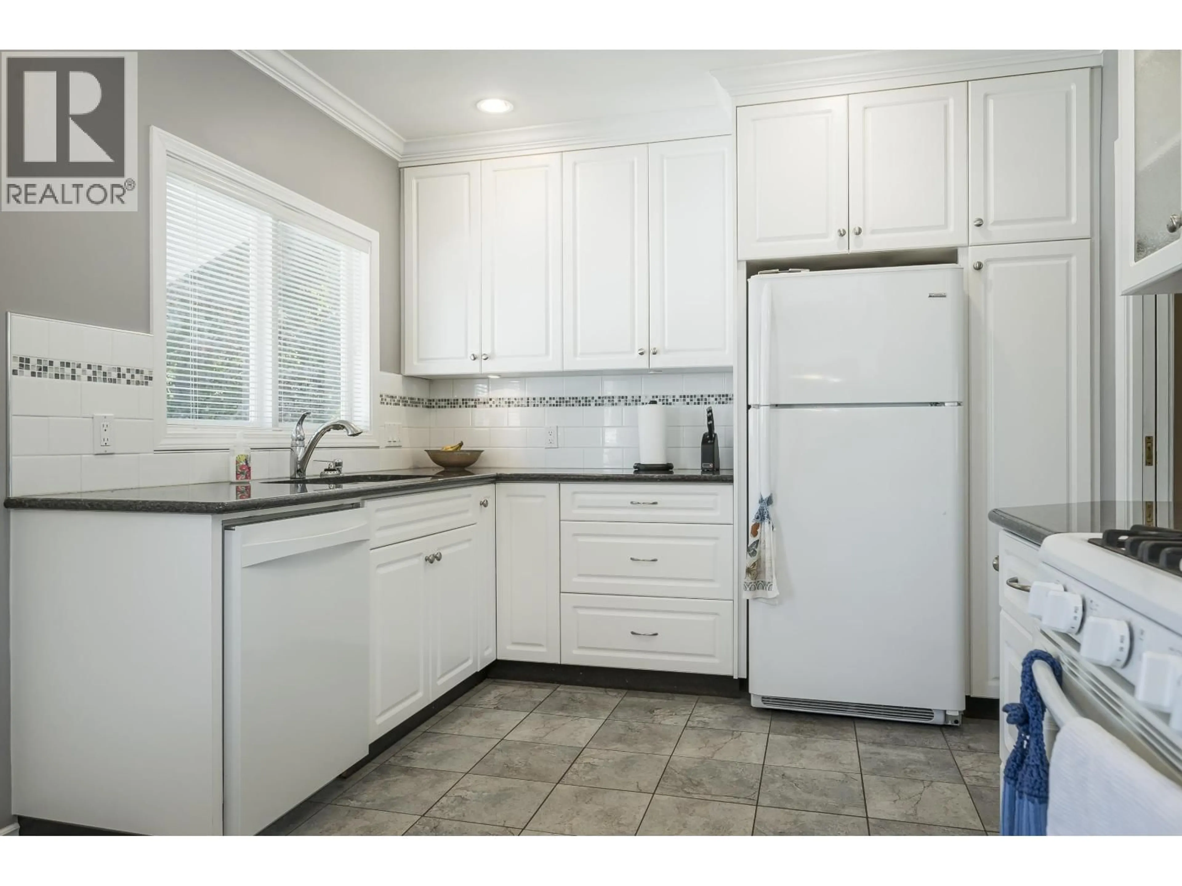 Standard kitchen, ceramic/tile floor for 541 COCHRANE AVENUE, Coquitlam British Columbia V3J2A3