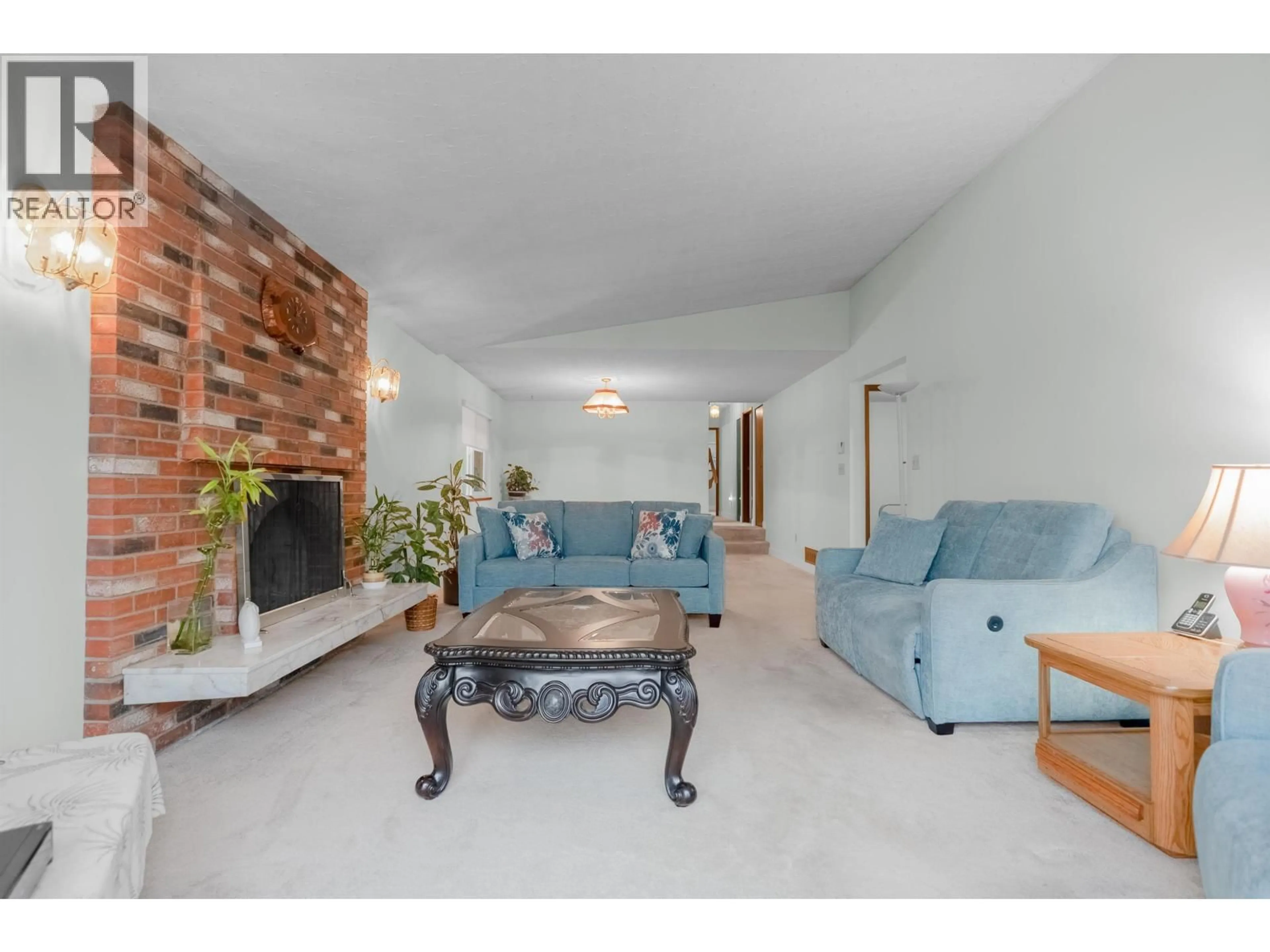 Living room with furniture, ceramic/tile floor for 5486 MANOR STREET, Burnaby British Columbia V5G1B7