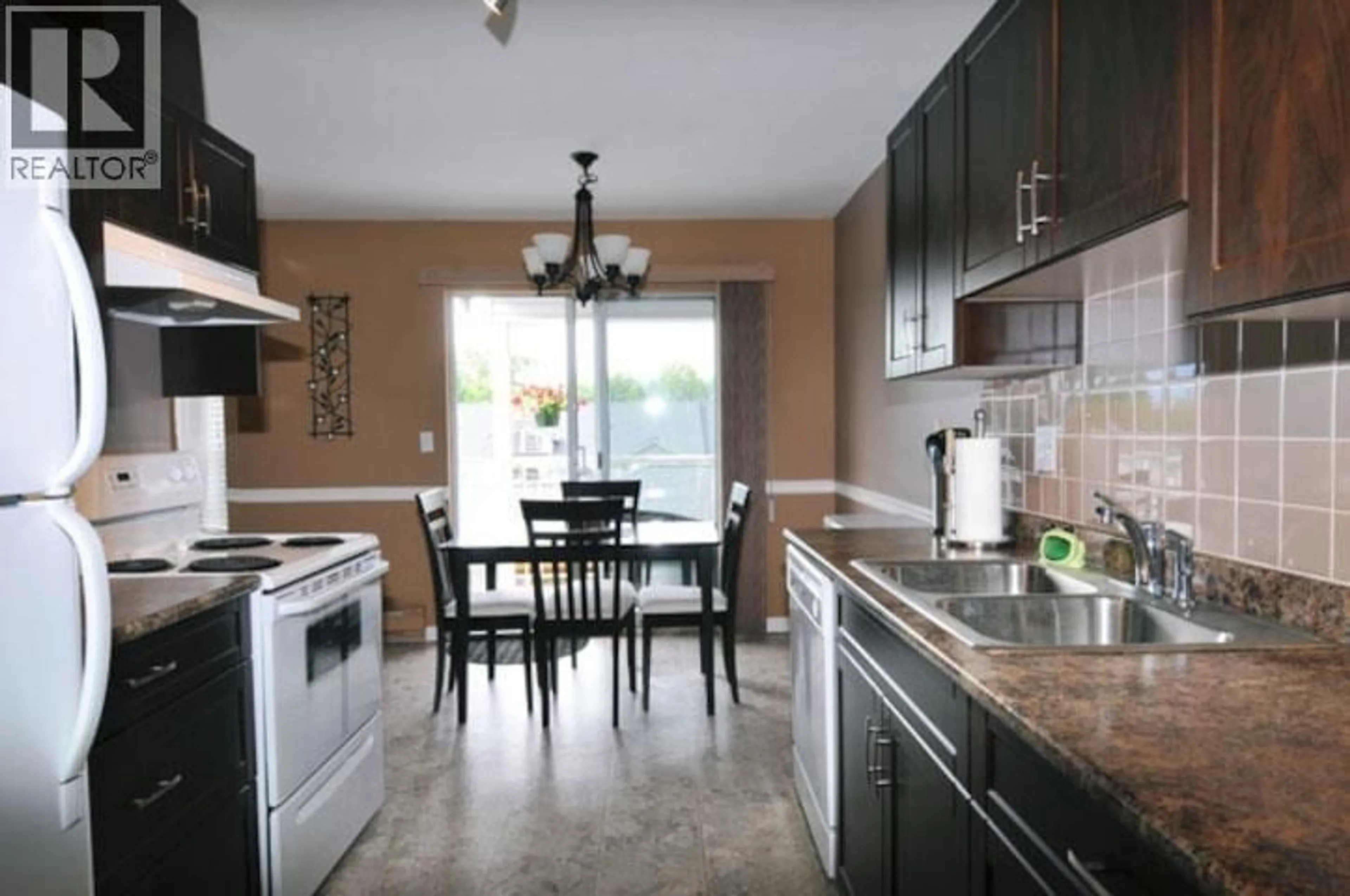 Open concept kitchen, ceramic/tile floor for 39 - 12296 224 STREET, Maple Ridge British Columbia V2X0M3