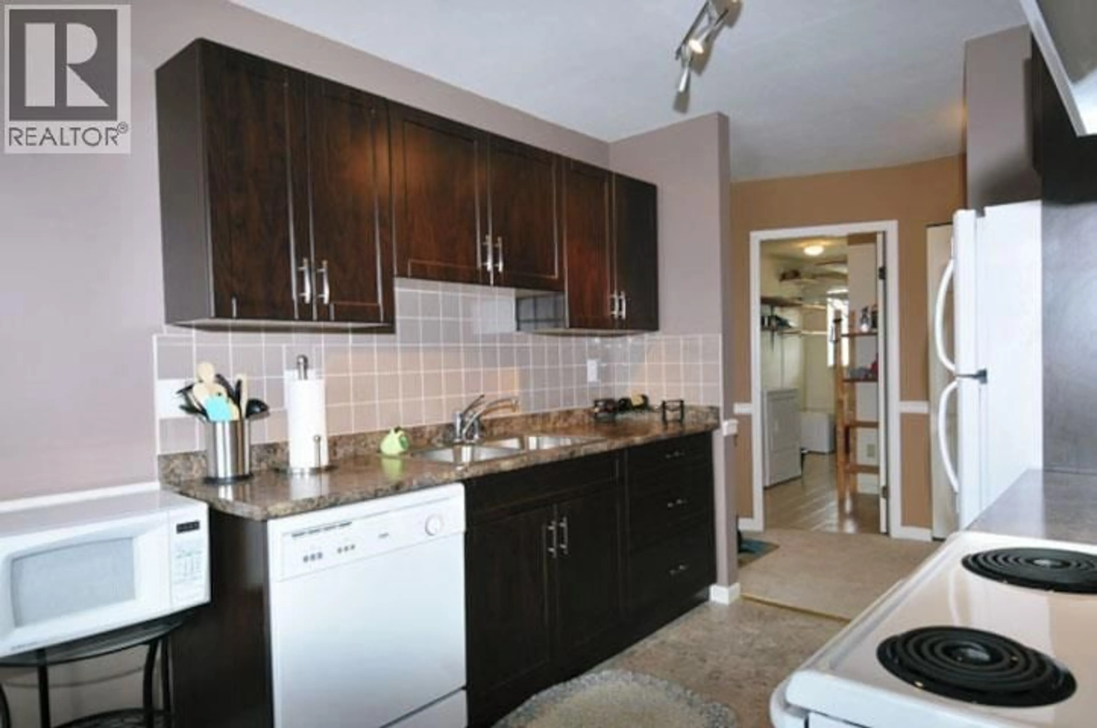 Standard kitchen, ceramic/tile floor for 39 - 12296 224 STREET, Maple Ridge British Columbia V2X0M3