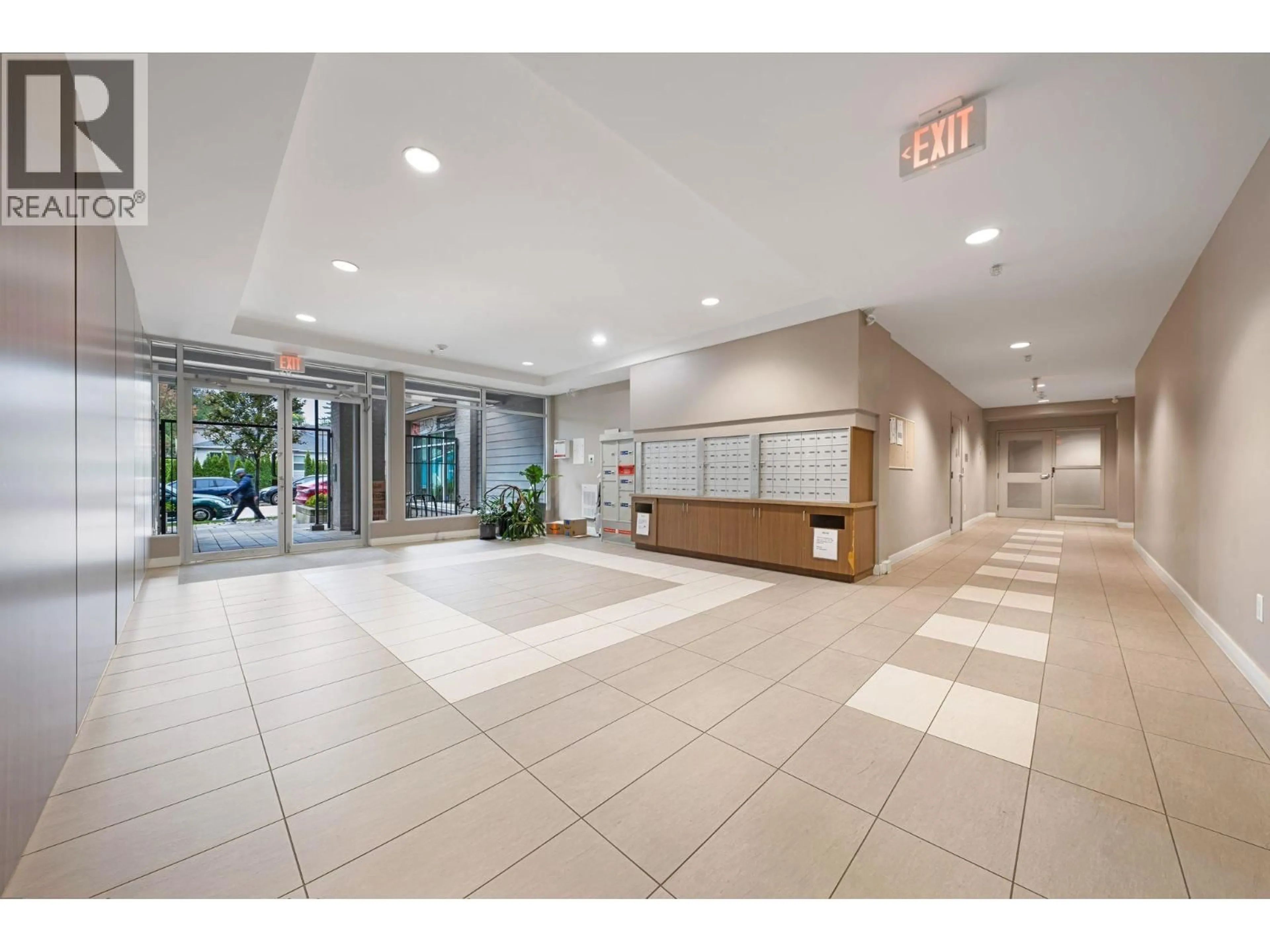 Indoor foyer for 213 - 85 EIGHTH AVENUE, New Westminster British Columbia V3L0E9